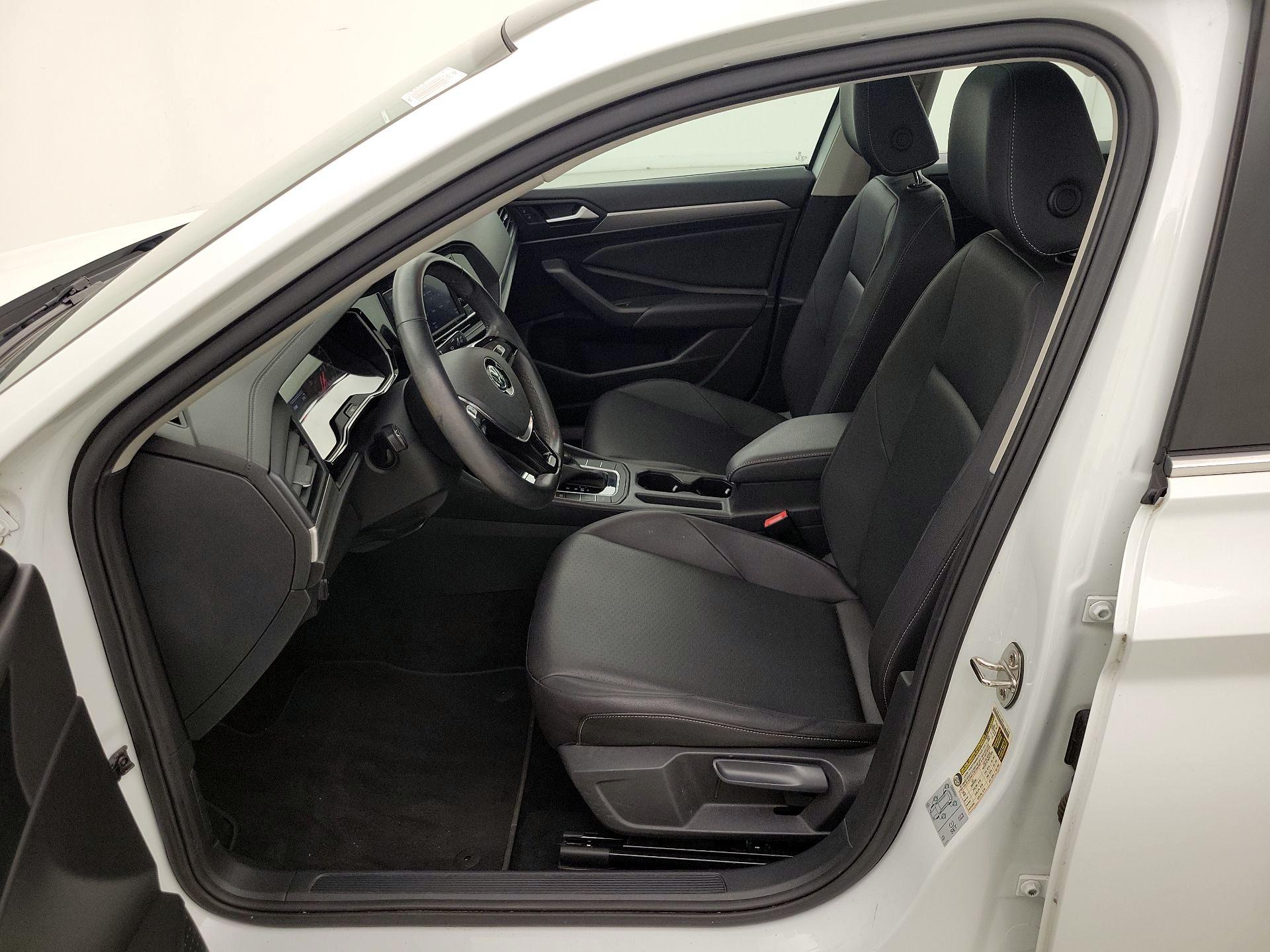 Thumbnail: 2019 Volkswagen Jetta - 11