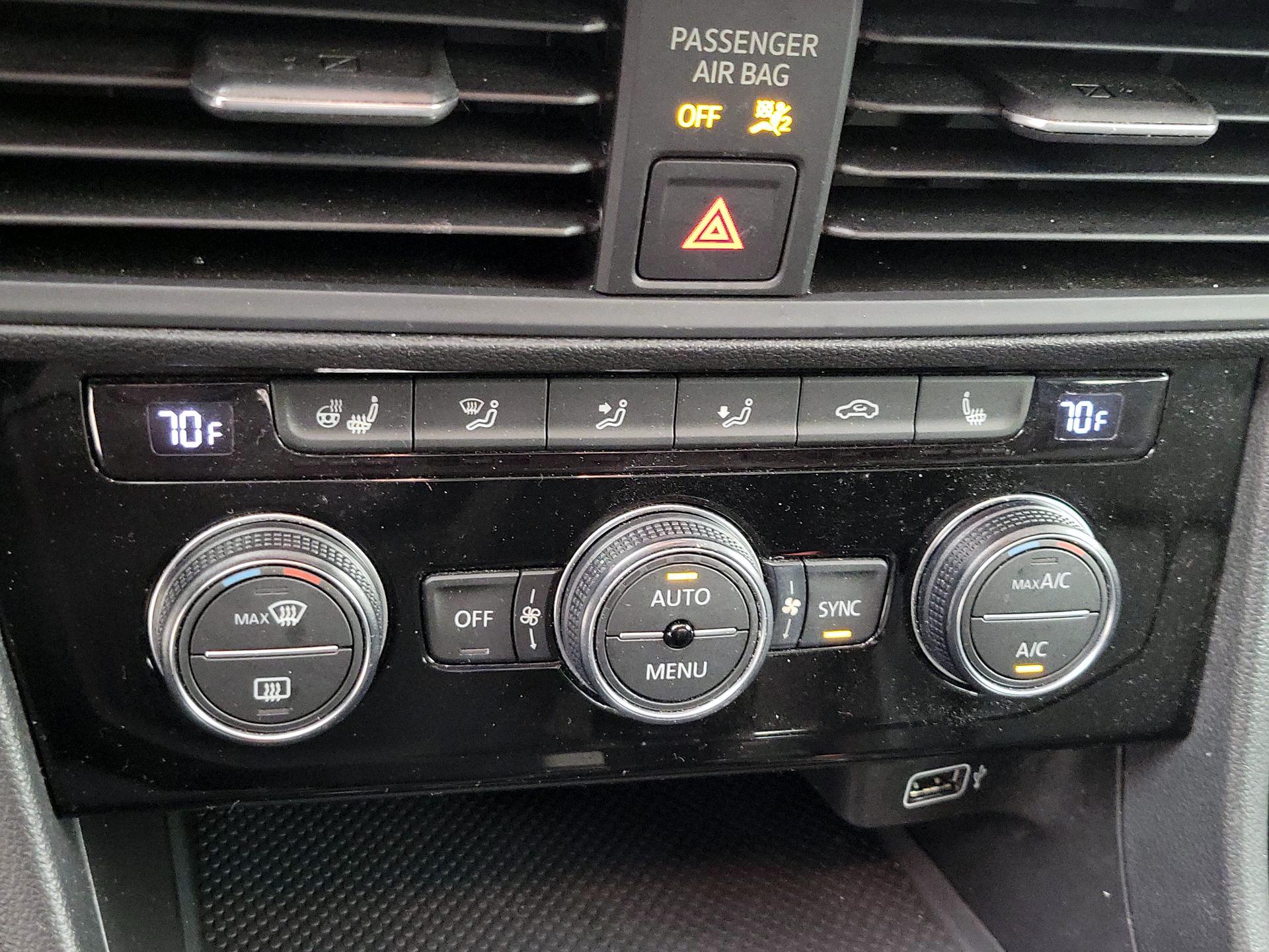 Thumbnail: 2019 Volkswagen Jetta - 16