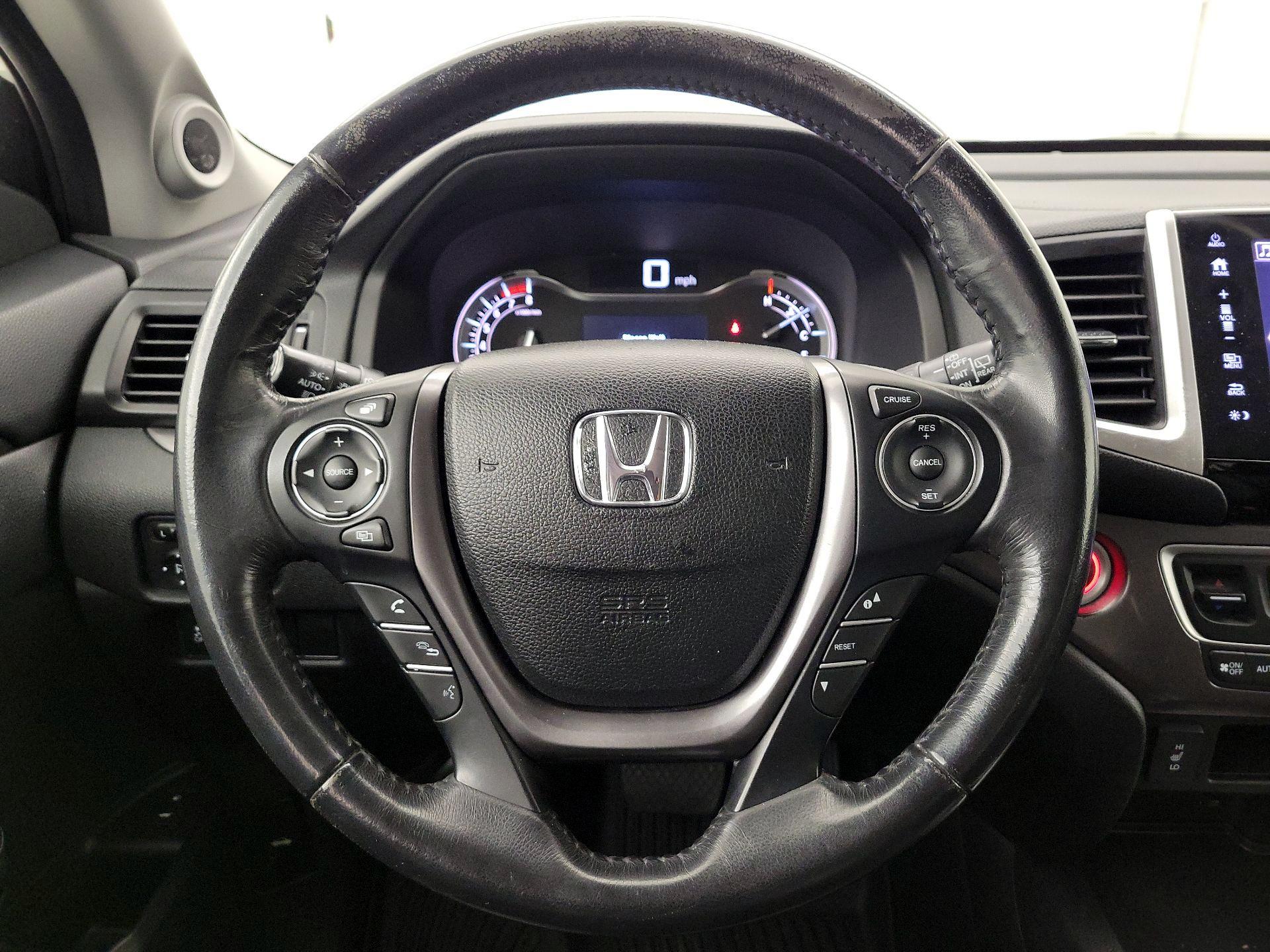 Thumbnail: 2018 Honda Pilot - 10