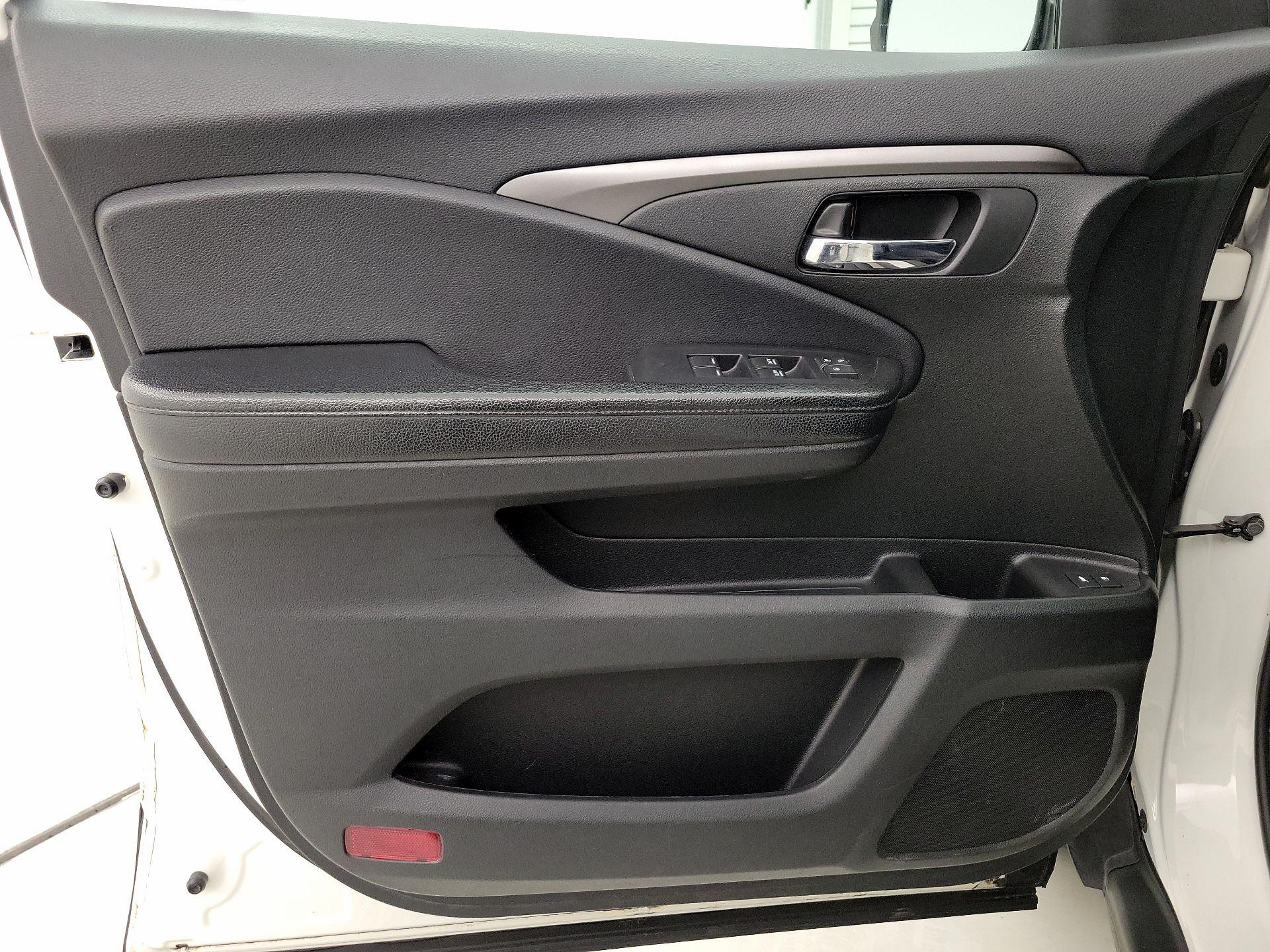 Thumbnail: 2018 Honda Pilot - 12