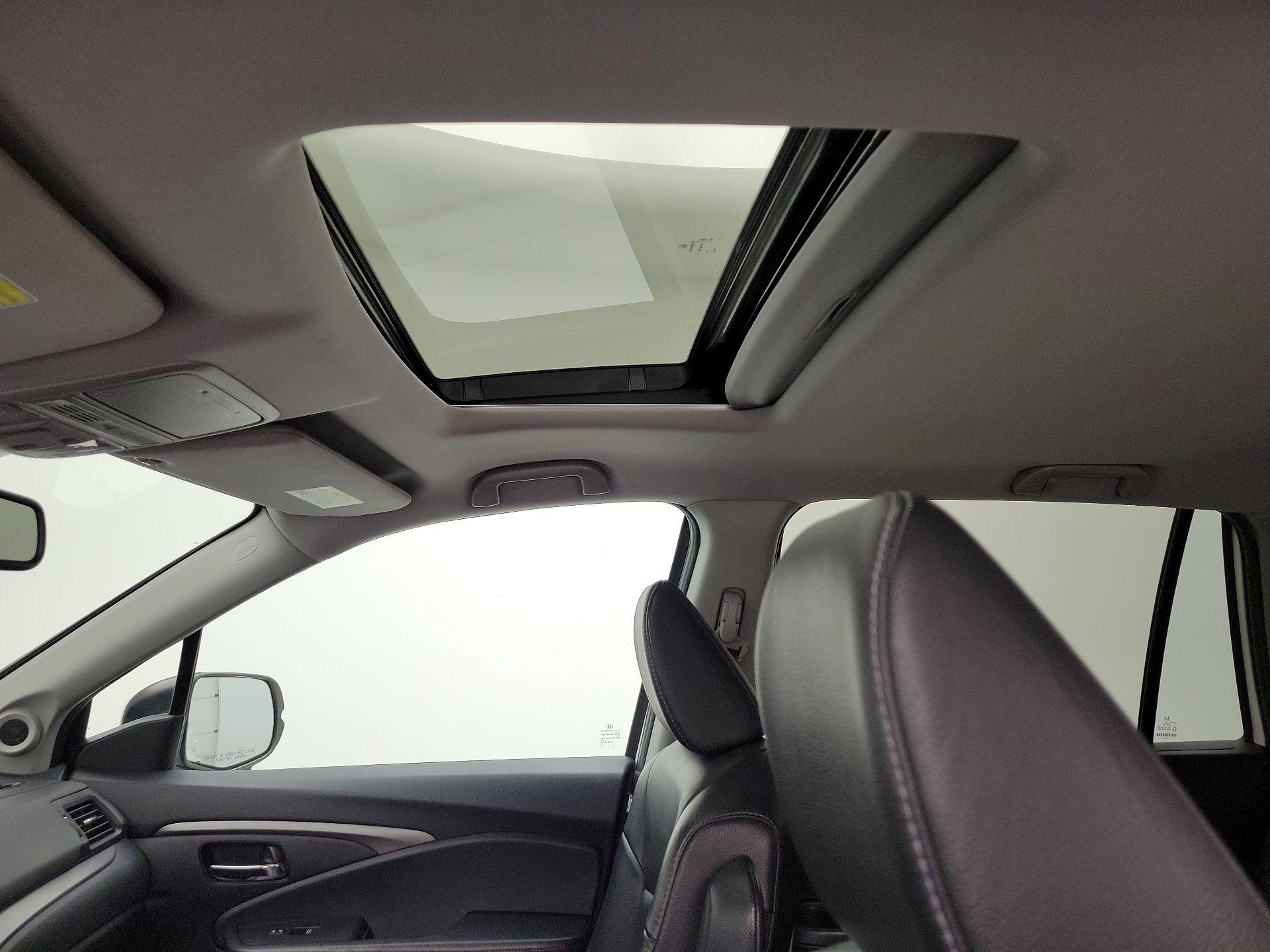 Thumbnail: 2018 Honda Pilot - 19