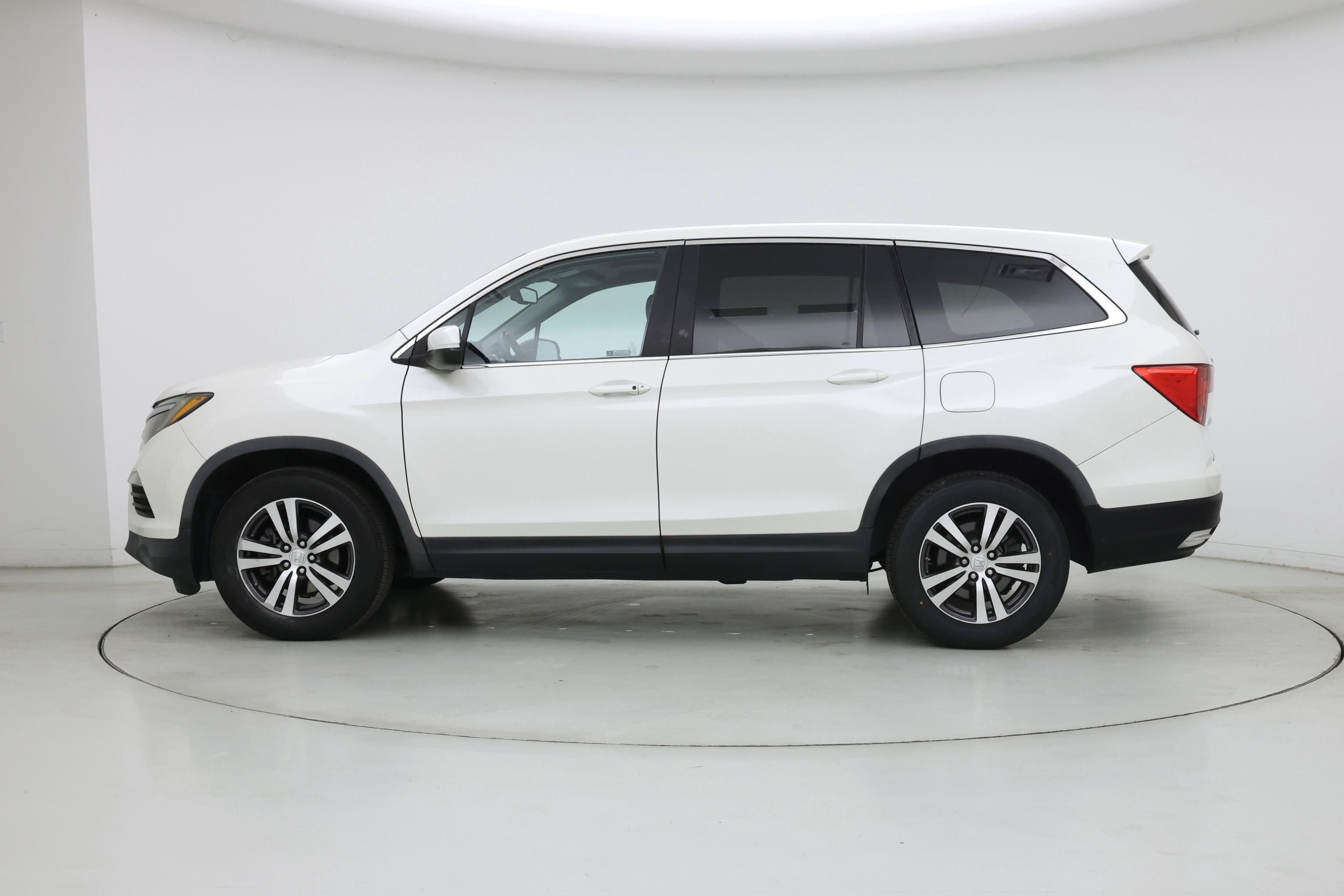 Thumbnail: 2018 Honda Pilot - 3