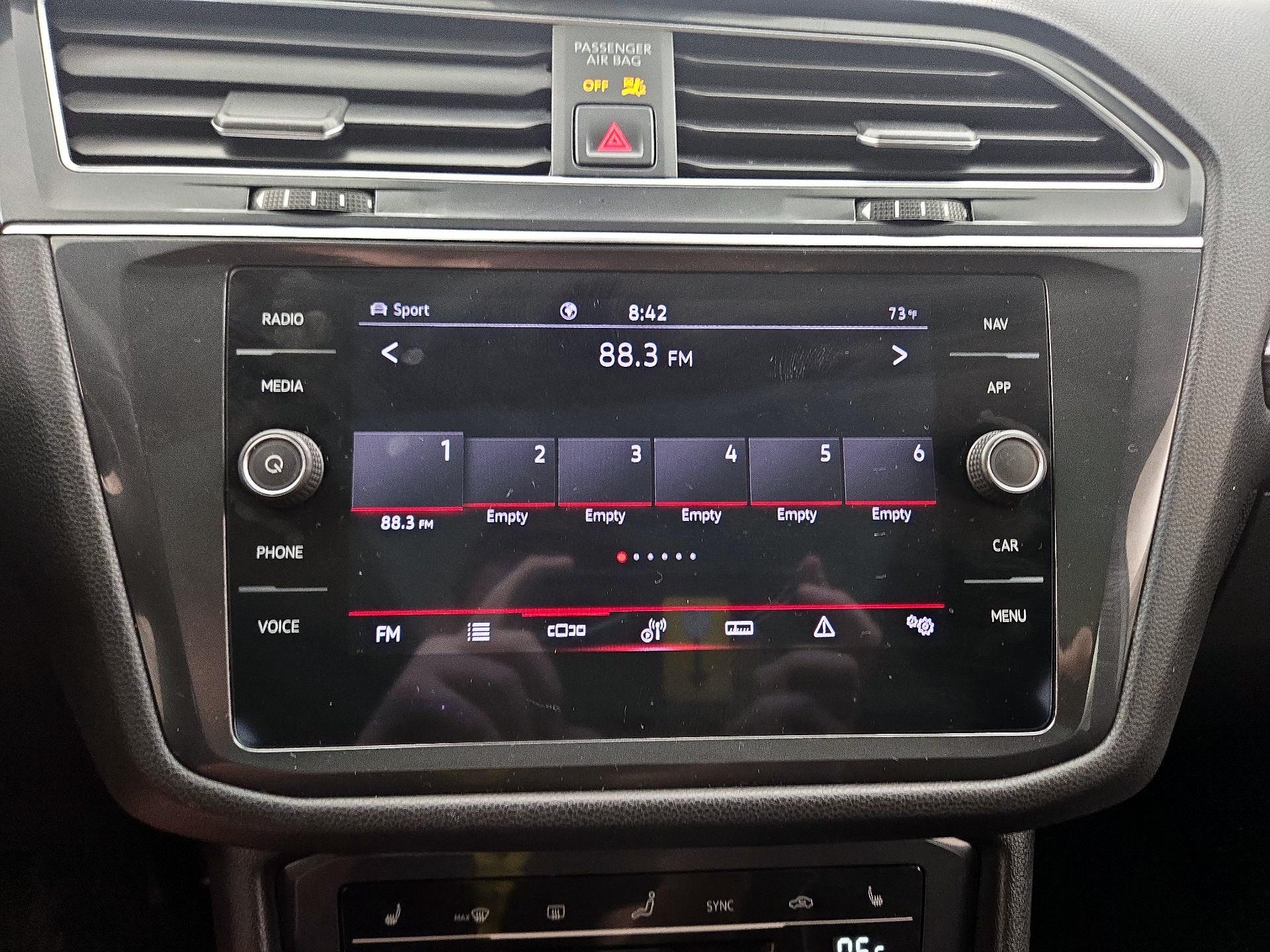 Thumbnail: 2022 Volkswagen Tiguan - 16