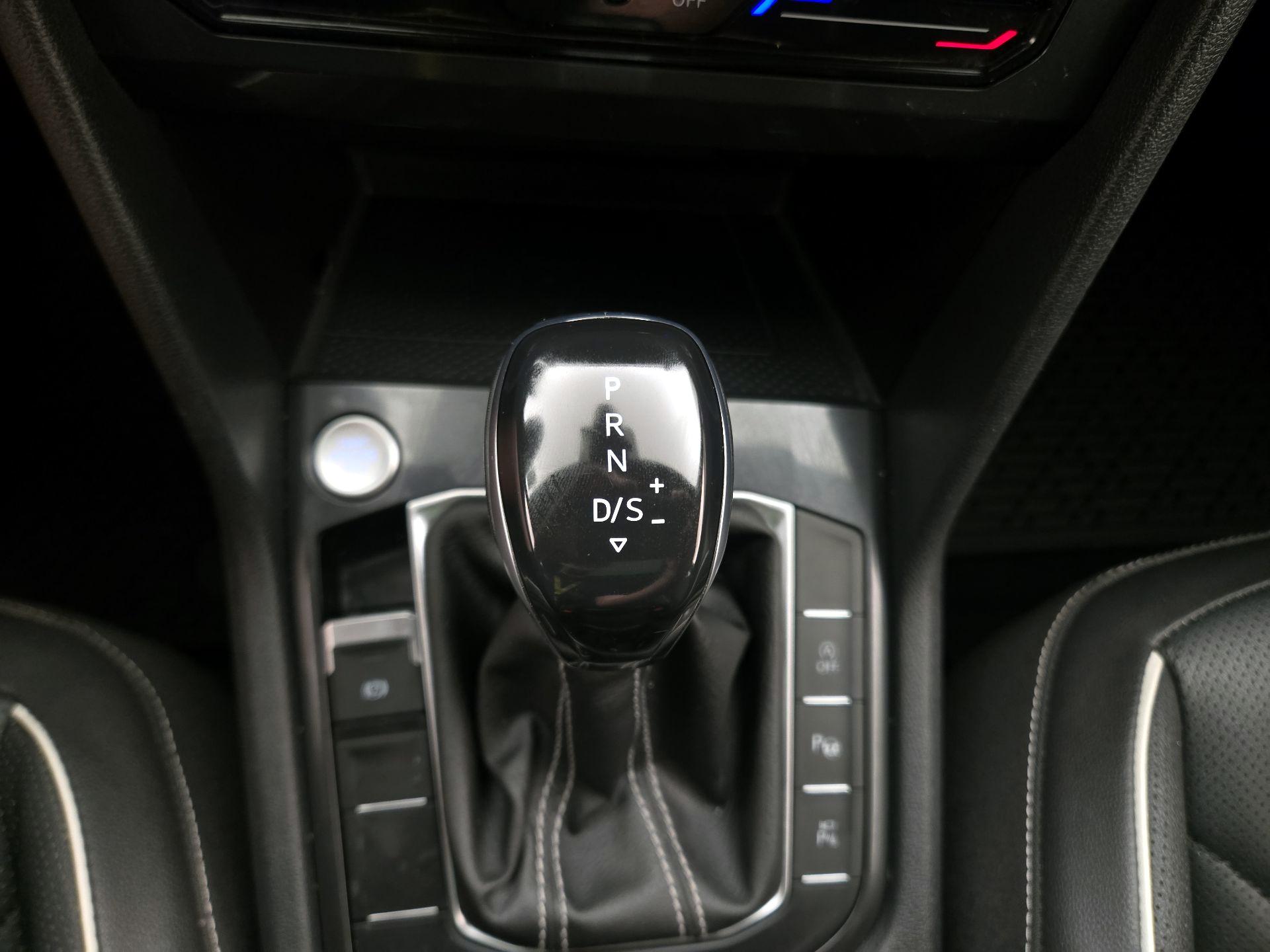 Thumbnail: 2022 Volkswagen Tiguan - 18