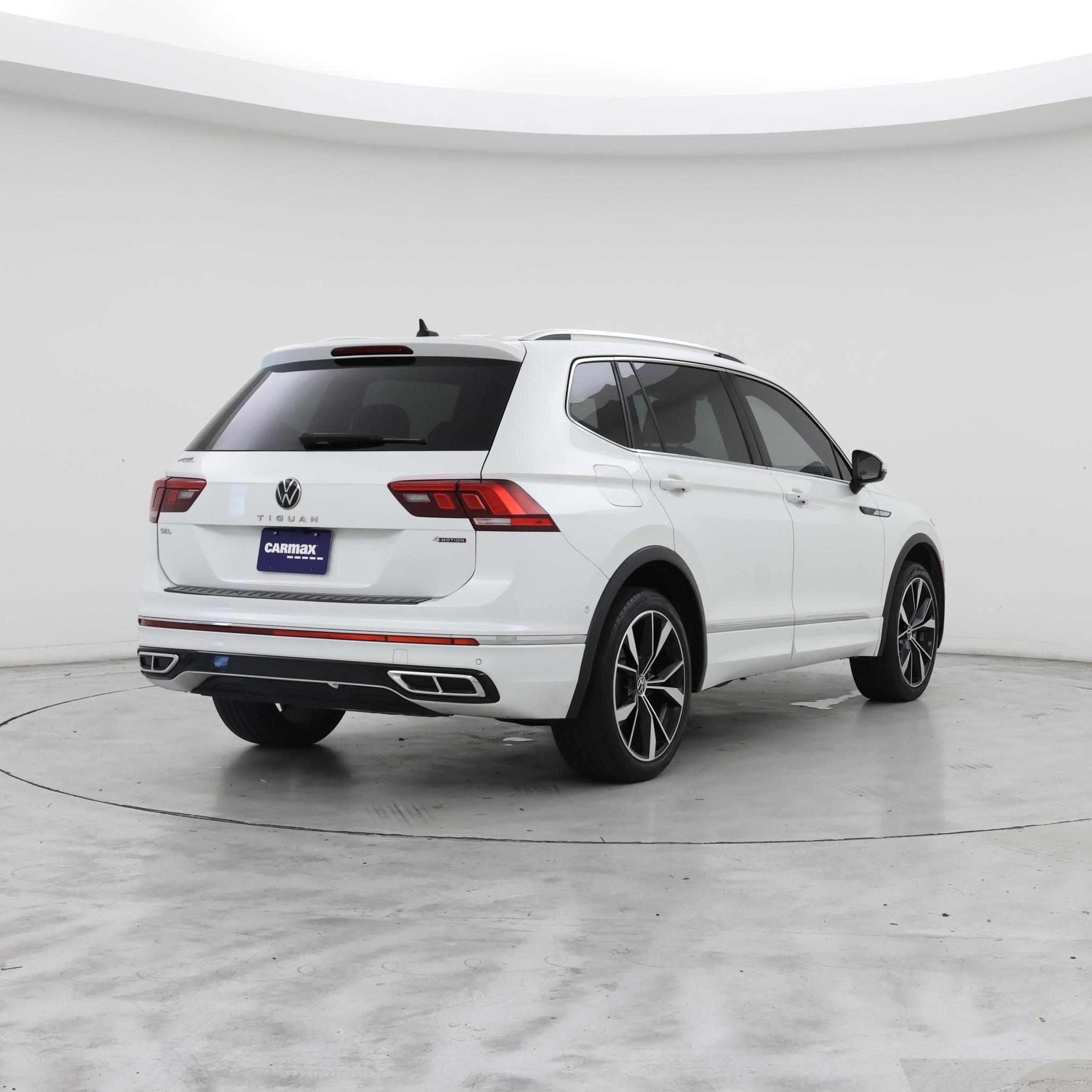 Thumbnail: 2022 Volkswagen Tiguan - 8