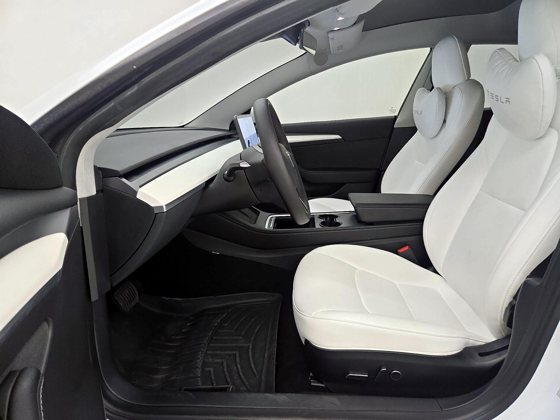 Thumbnail: 2022 Tesla Model 3 - 11