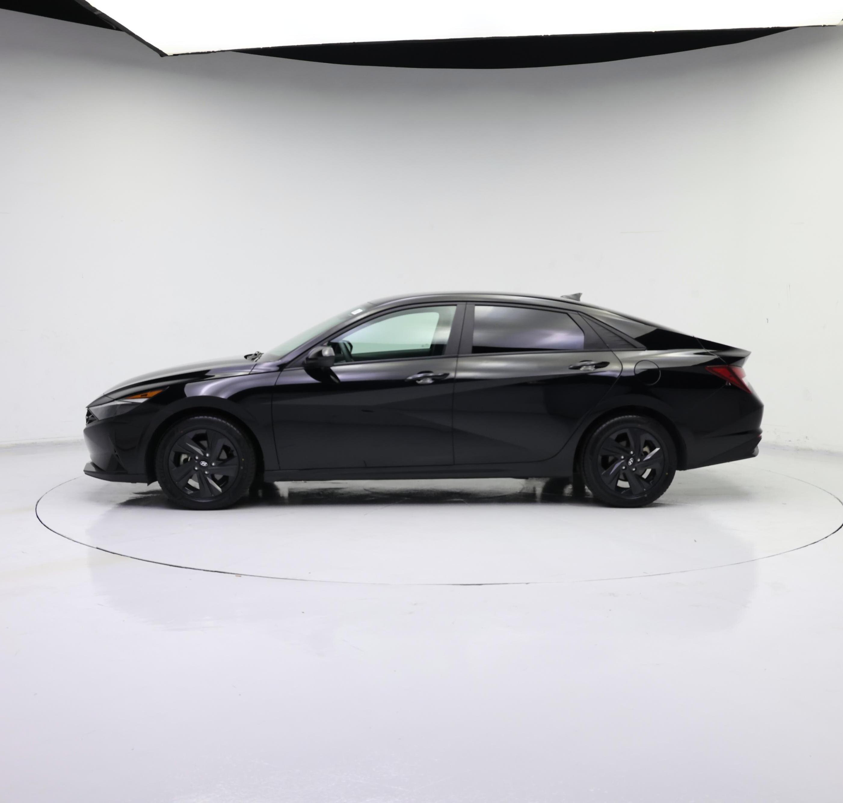 Thumbnail: 2023 Hyundai Elantra - 3