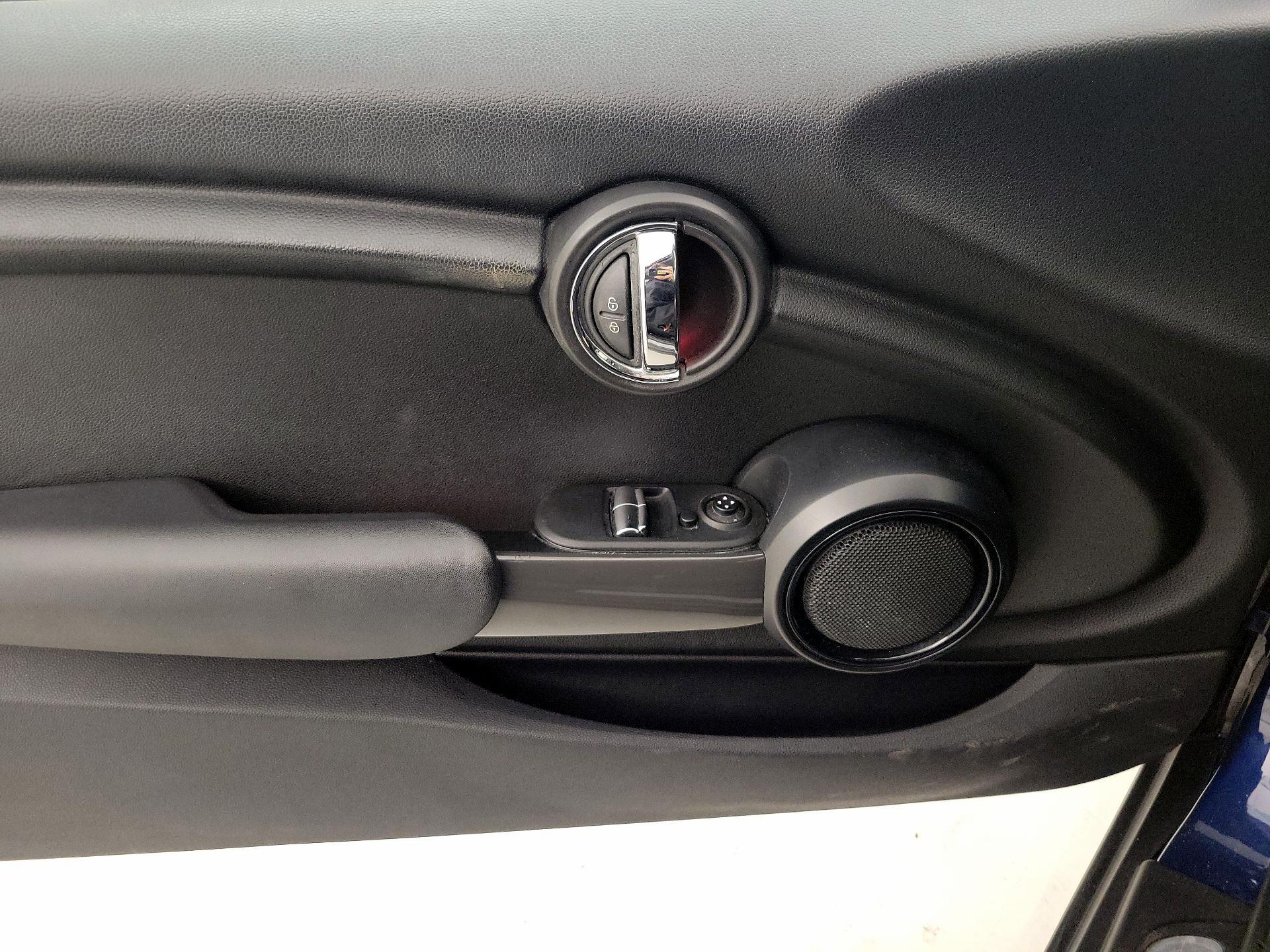 Thumbnail: 2015 MINI Cooper Hardtop - 12