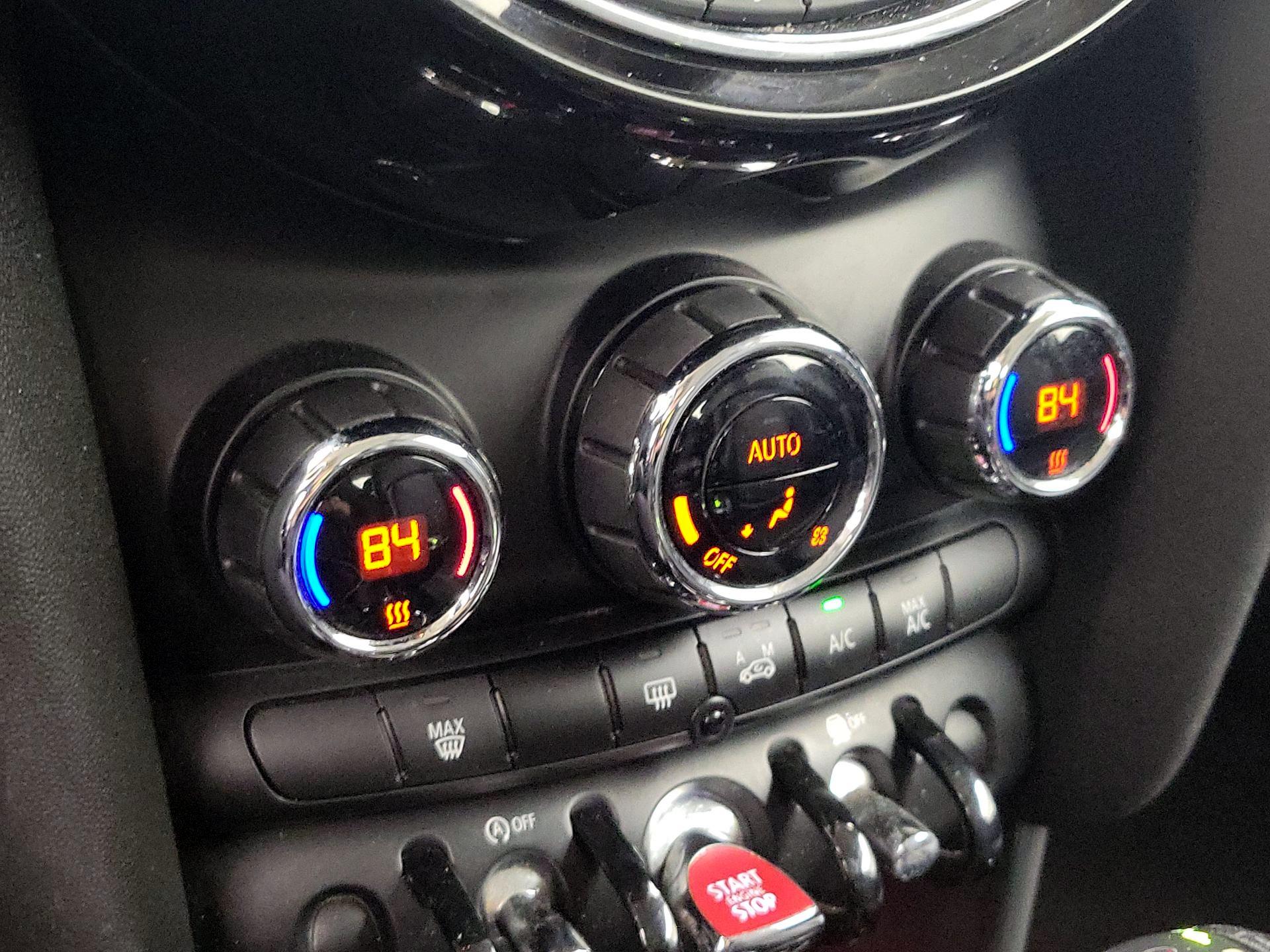 Thumbnail: 2015 MINI Cooper Hardtop - 15