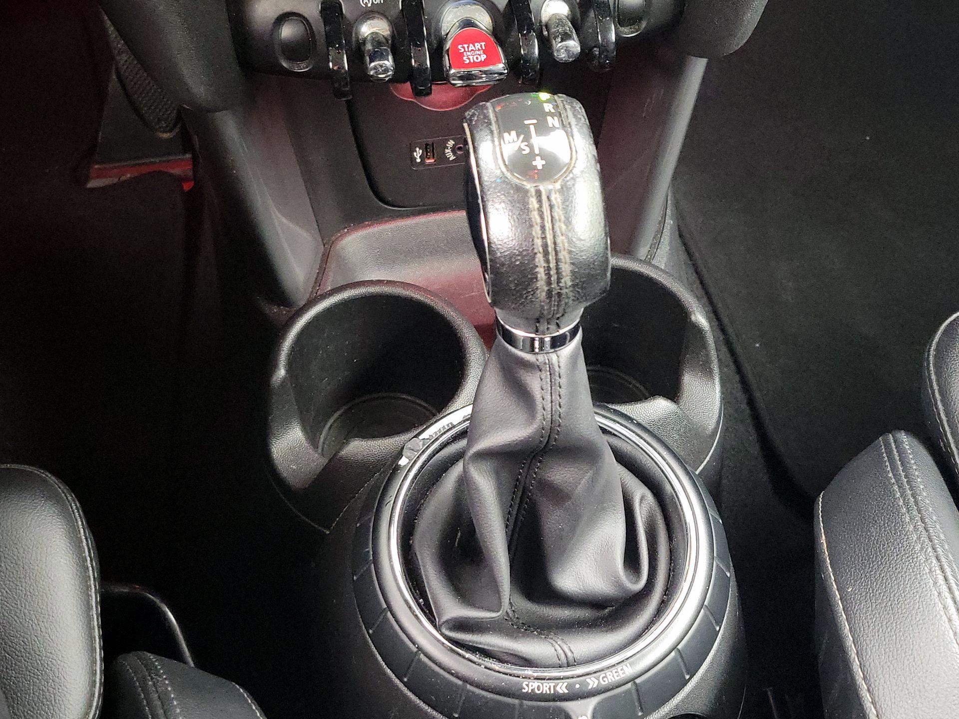 Thumbnail: 2015 MINI Cooper Hardtop - 16