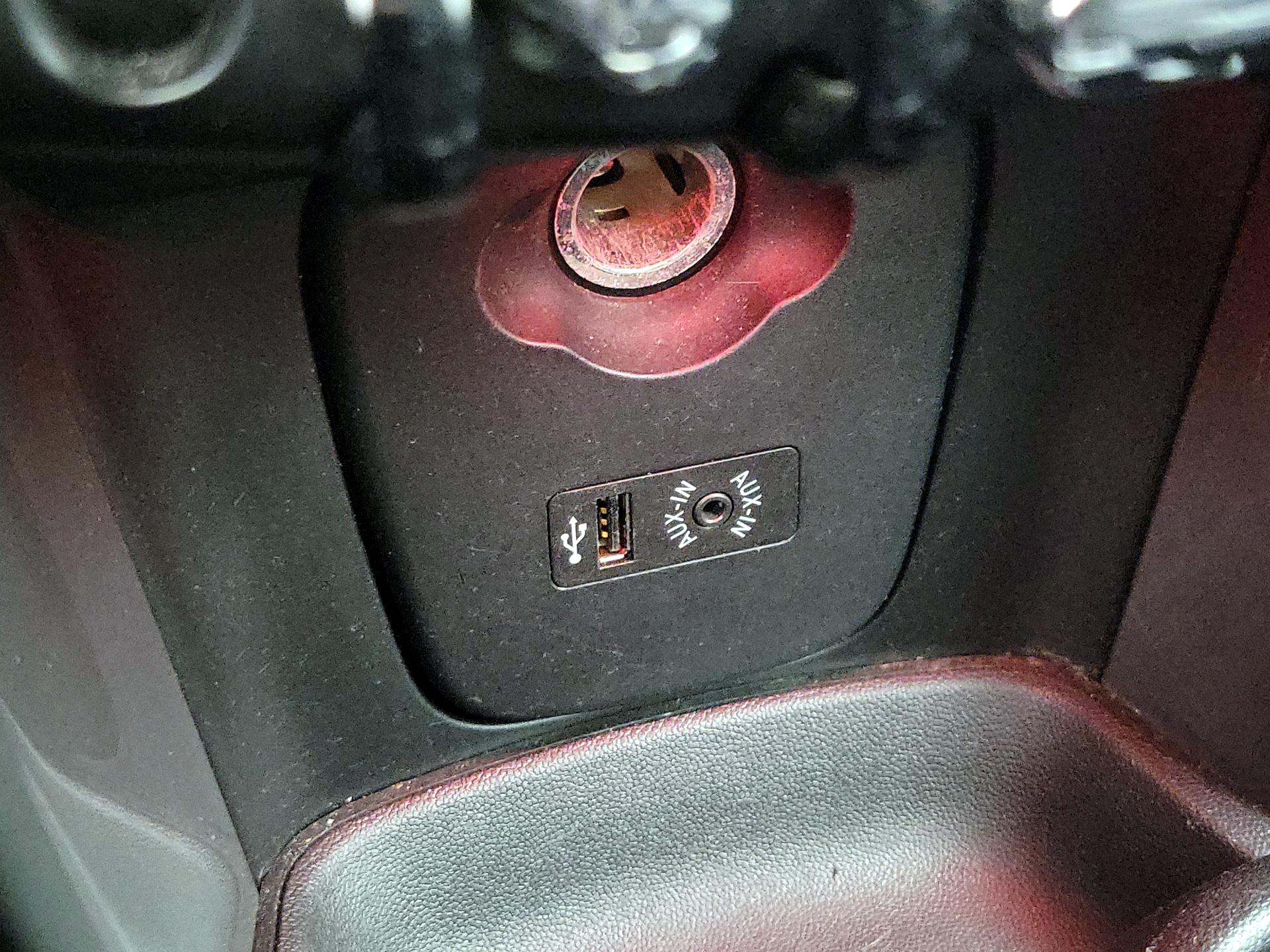 Thumbnail: 2015 MINI Cooper Hardtop - 17