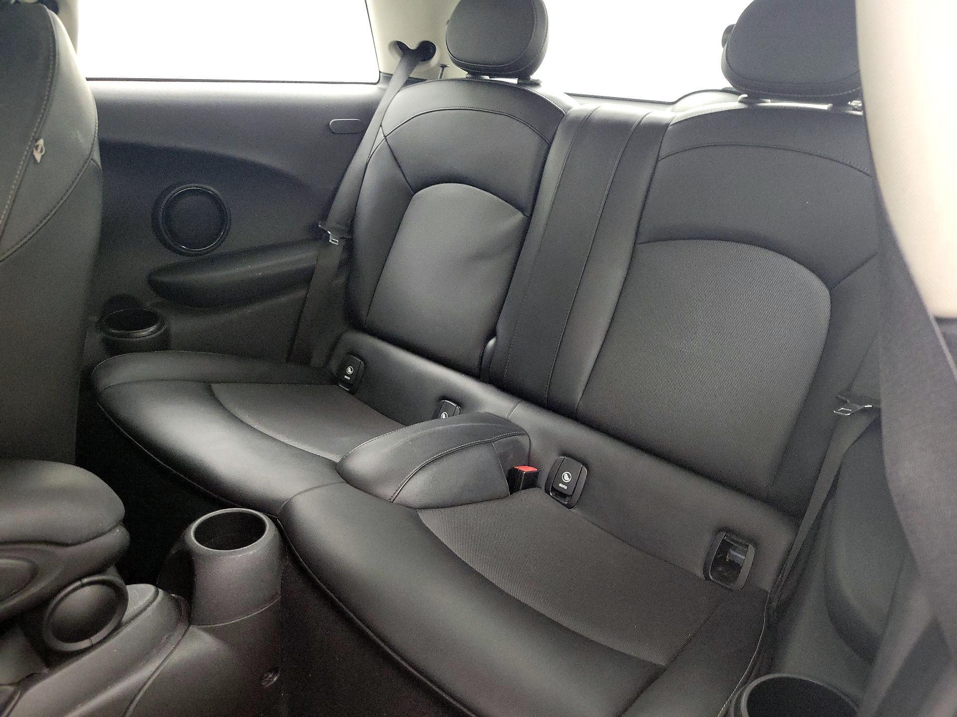 Thumbnail: 2015 MINI Cooper Hardtop - 18