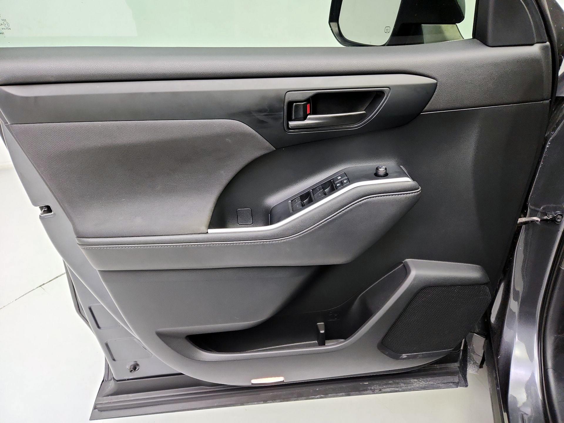 Thumbnail: 2020 Toyota Highlander - 12