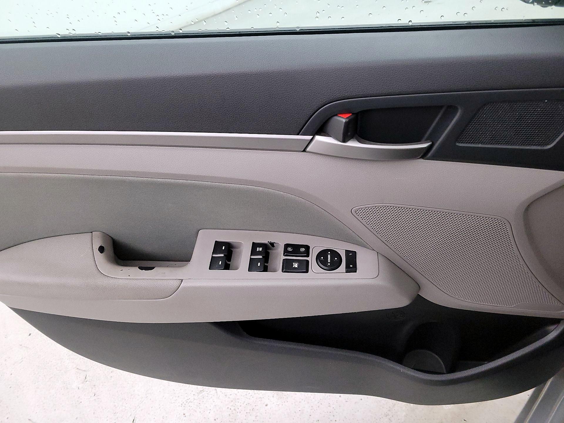 Thumbnail: 2018 Hyundai Elantra - 12