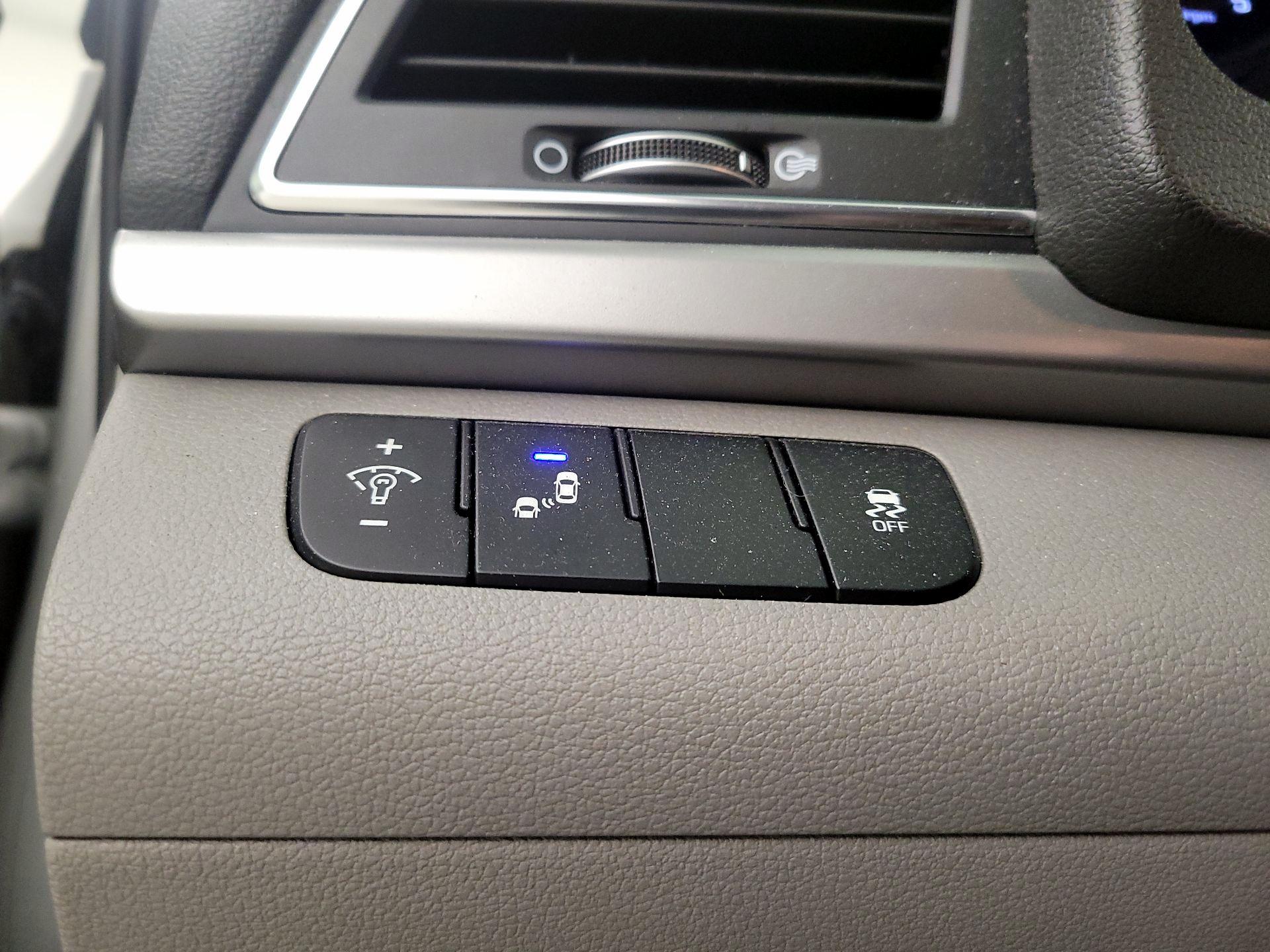 Thumbnail: 2018 Hyundai Elantra - 13