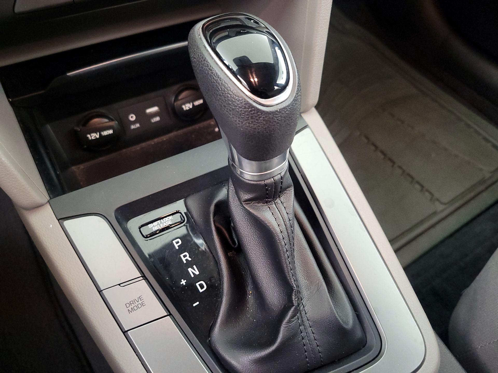 Thumbnail: 2018 Hyundai Elantra - 17