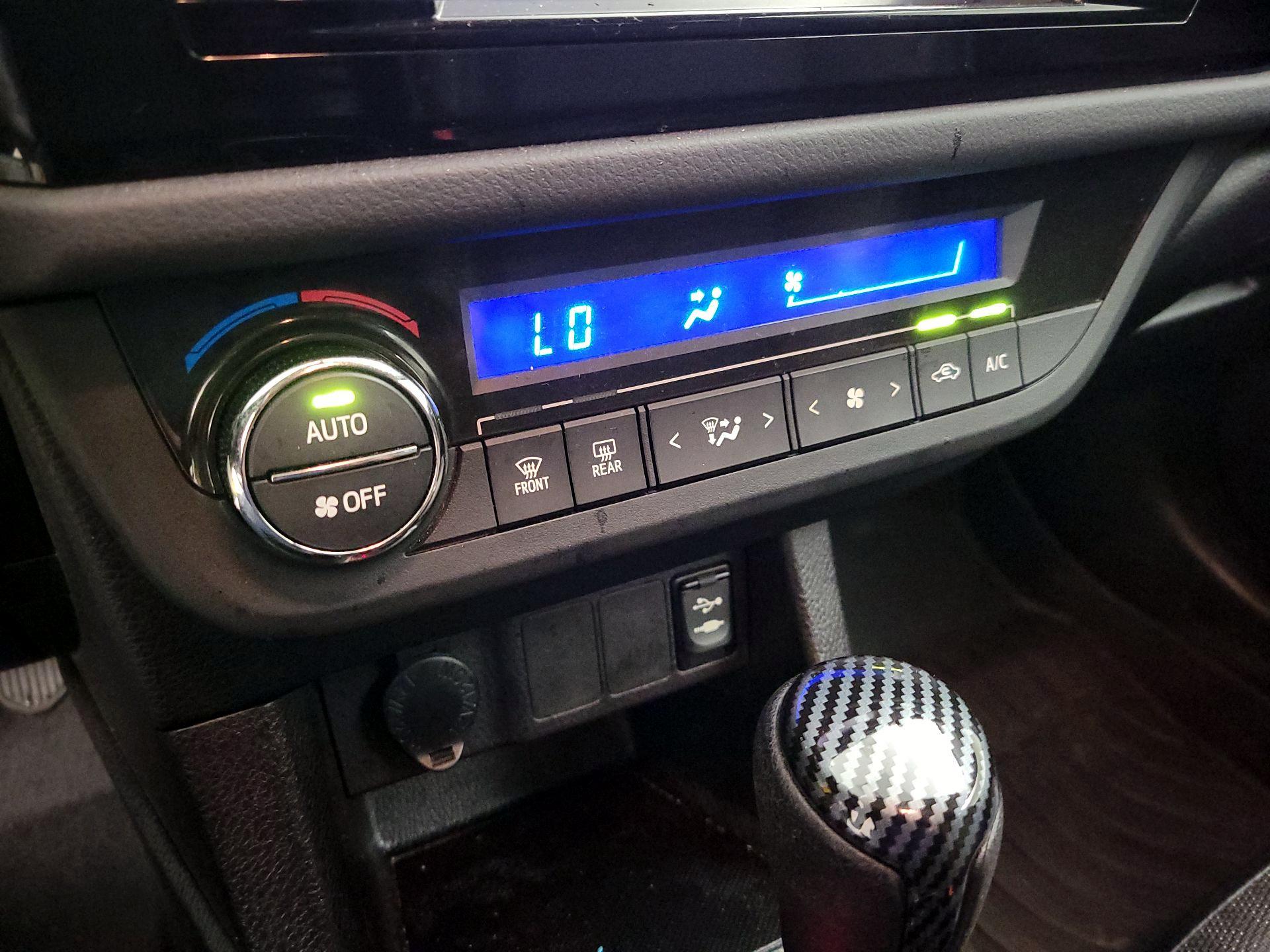 Thumbnail: 2016 Toyota Corolla - 16