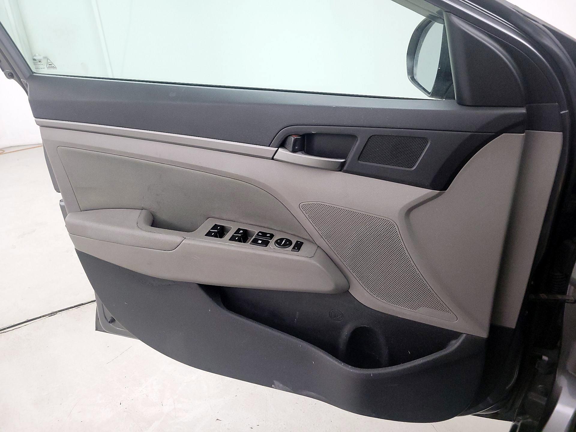 Thumbnail: 2018 Hyundai Elantra - 12