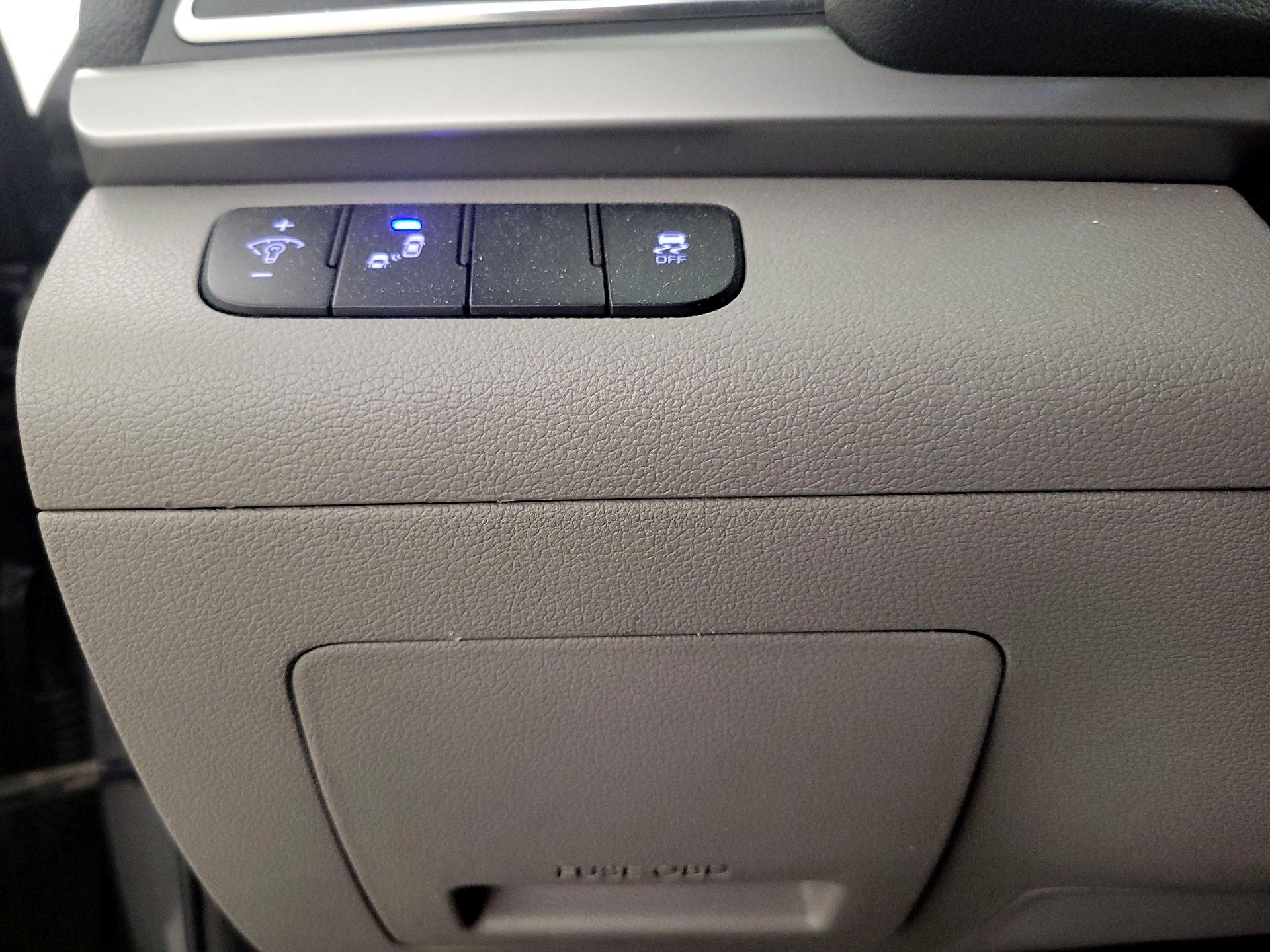 Thumbnail: 2018 Hyundai Elantra - 13