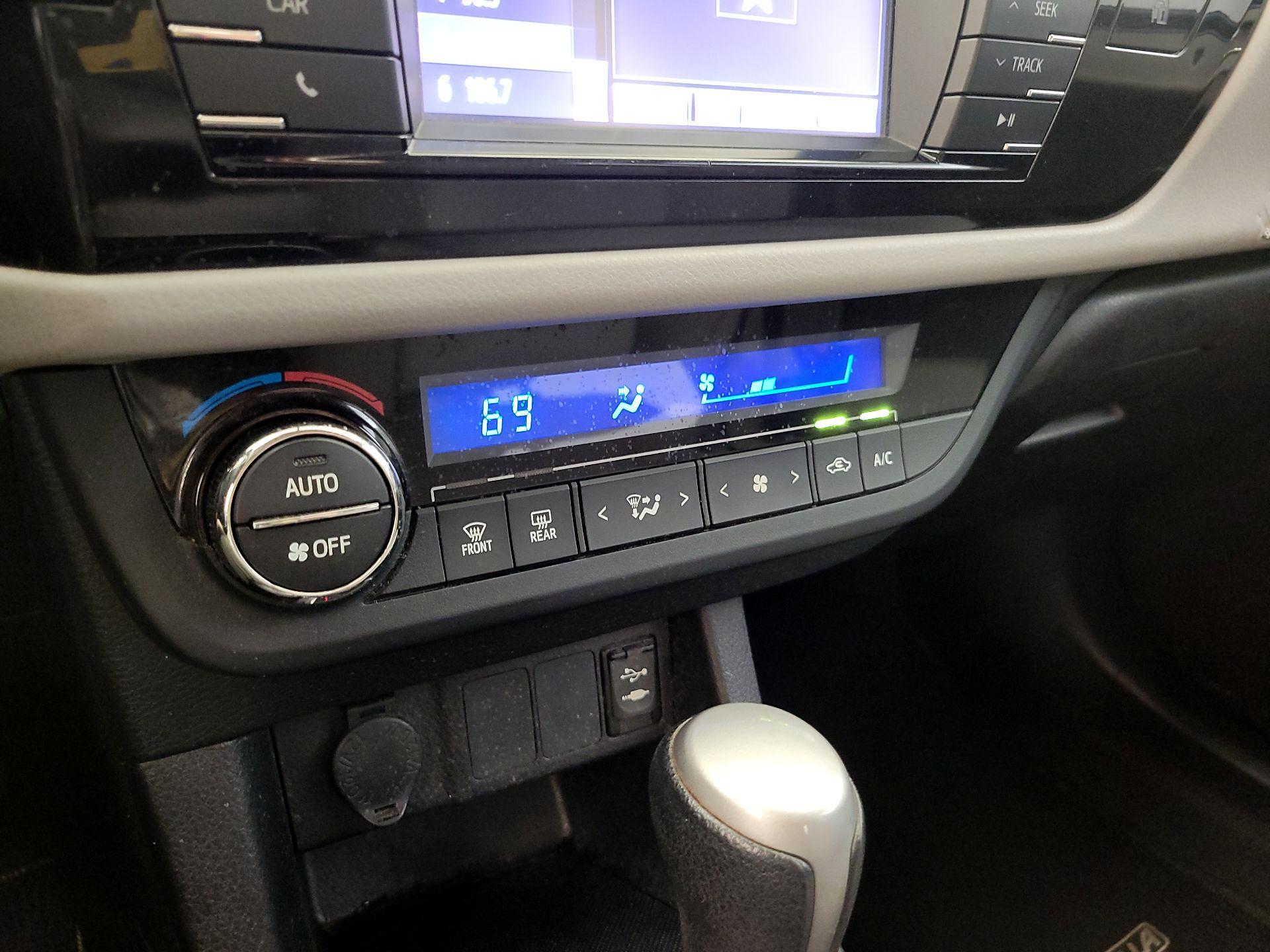 Thumbnail: 2016 Toyota Corolla - 16