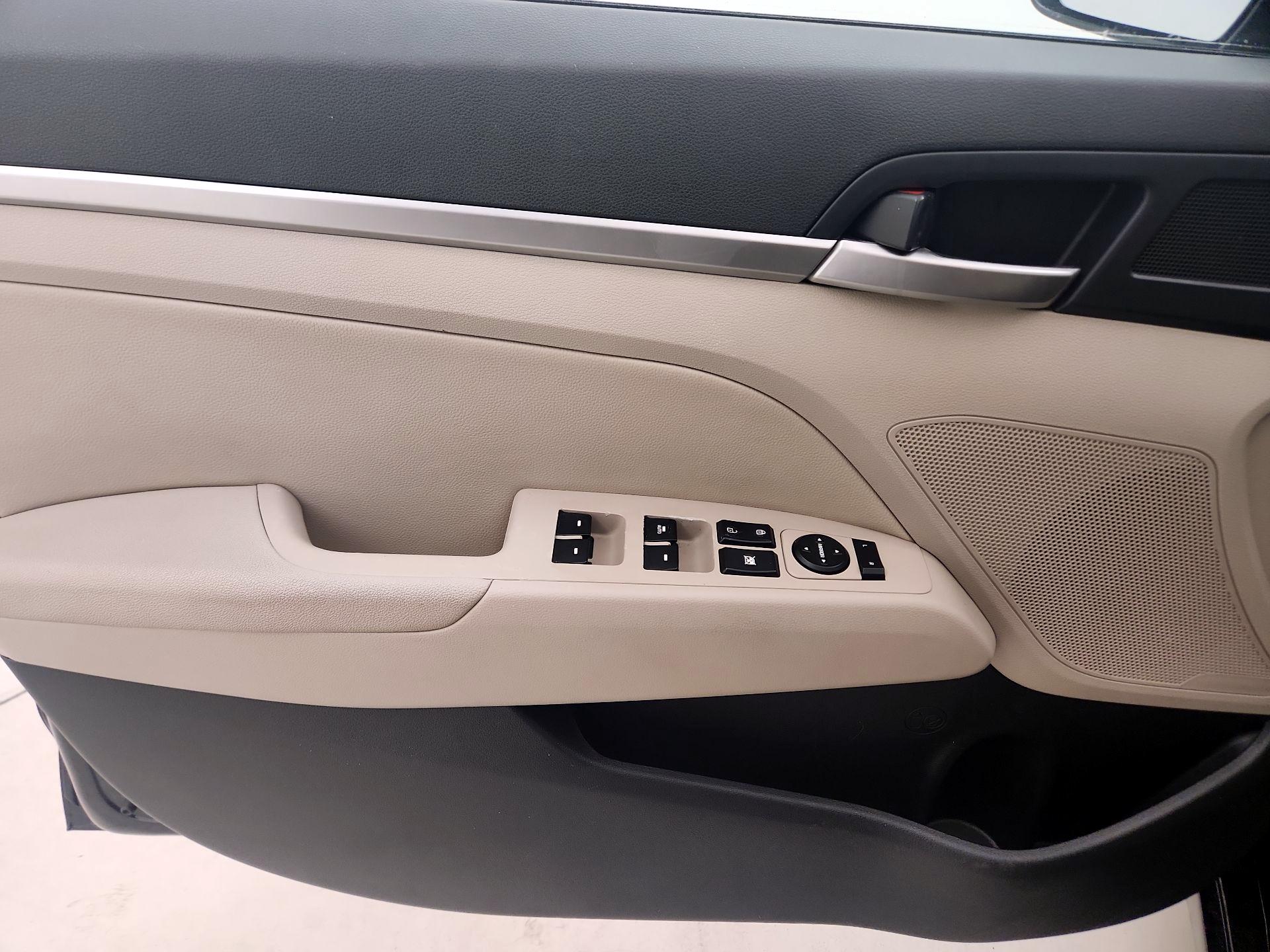 Thumbnail: 2020 Hyundai Elantra - 12