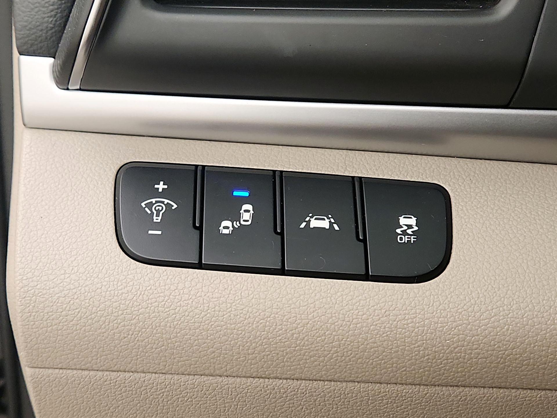 Thumbnail: 2020 Hyundai Elantra - 13