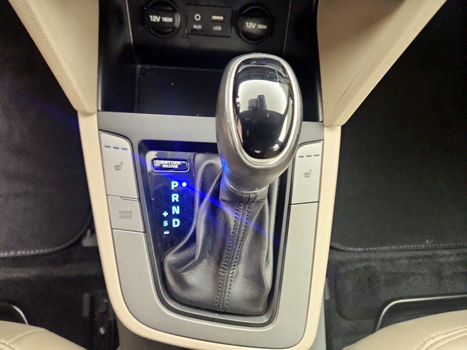 Thumbnail: 2020 Hyundai Elantra - 17