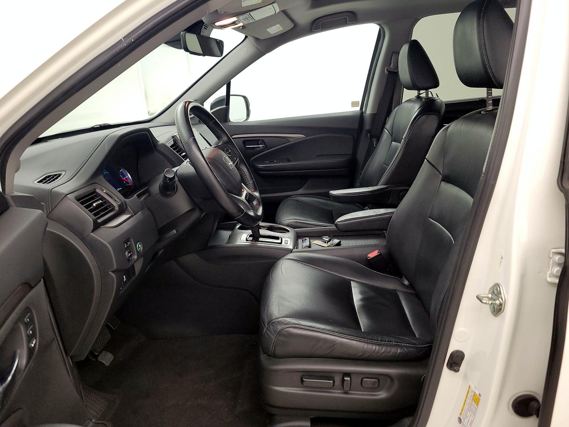 Thumbnail: 2019 Honda Pilot - 11