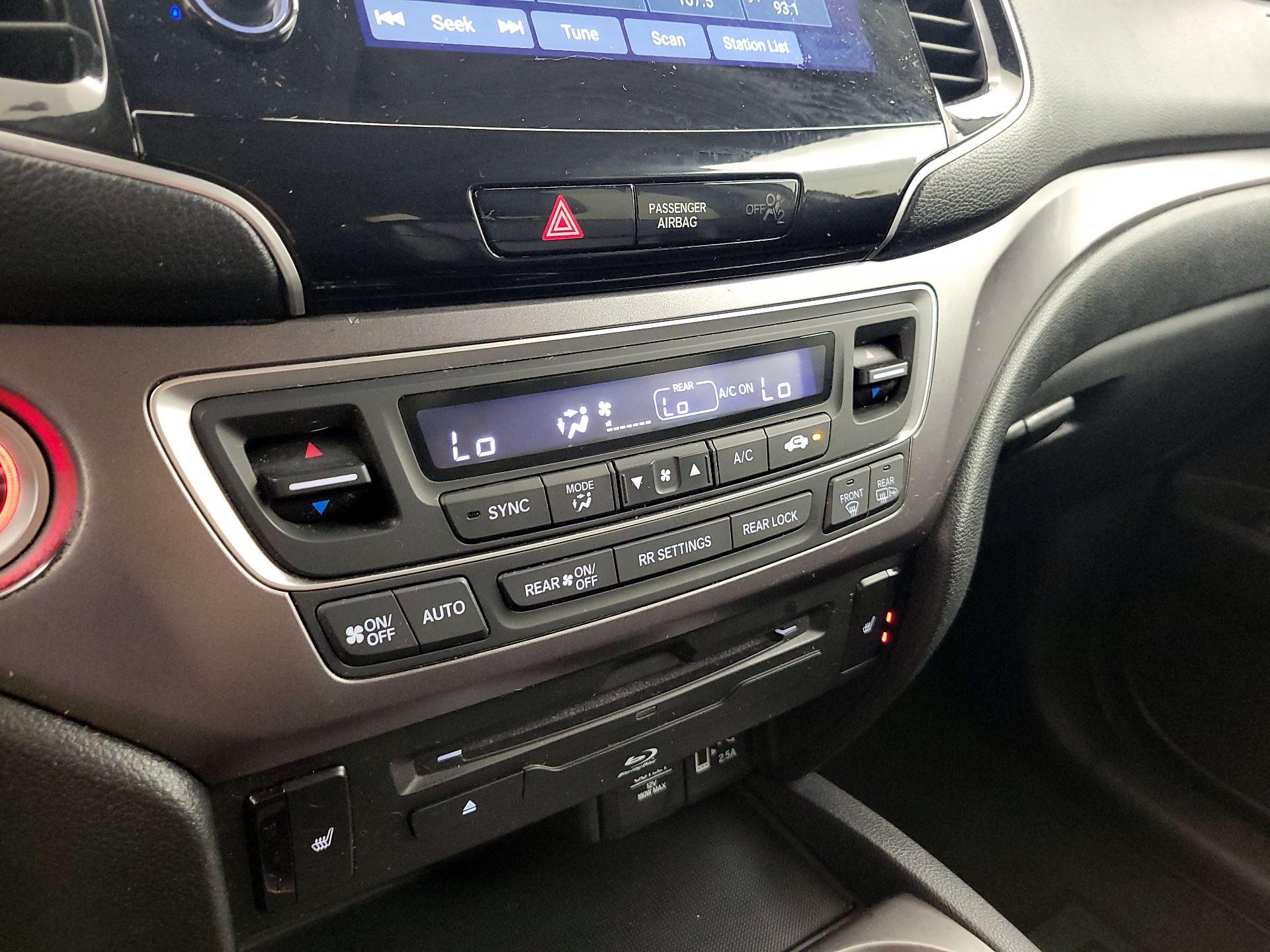 Thumbnail: 2019 Honda Pilot - 17