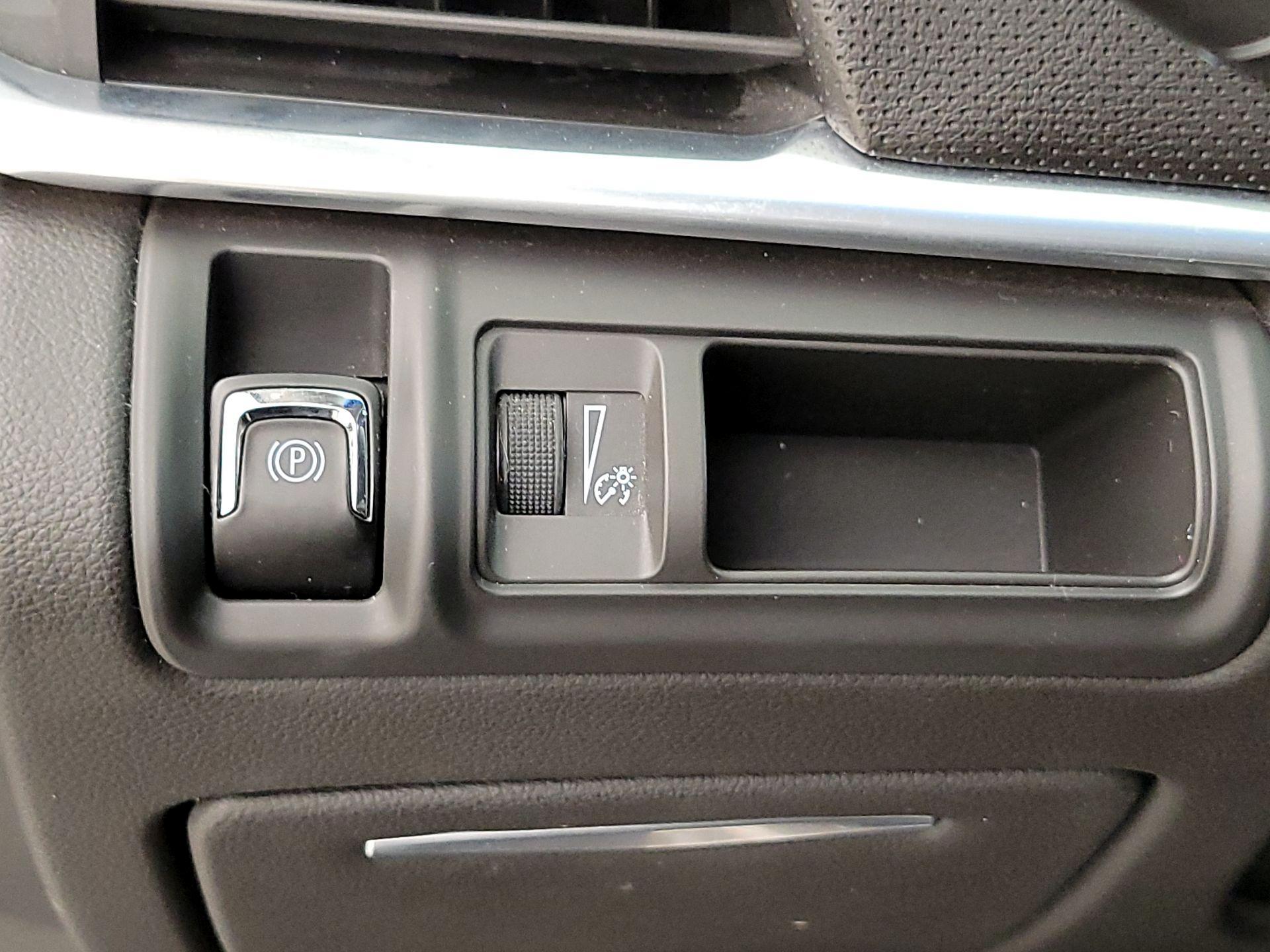 Thumbnail: 2016 Cadillac XTS - 13