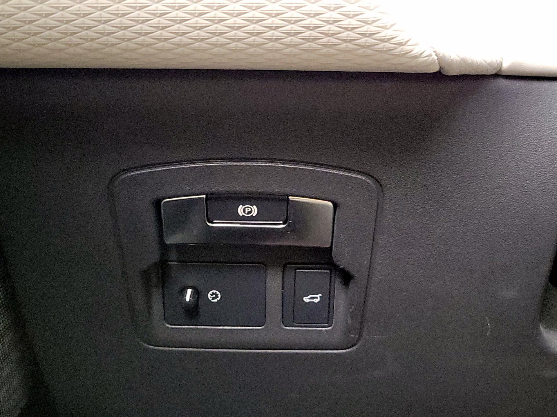 Thumbnail: 2018 Land Rover Range Rover Velar - 13