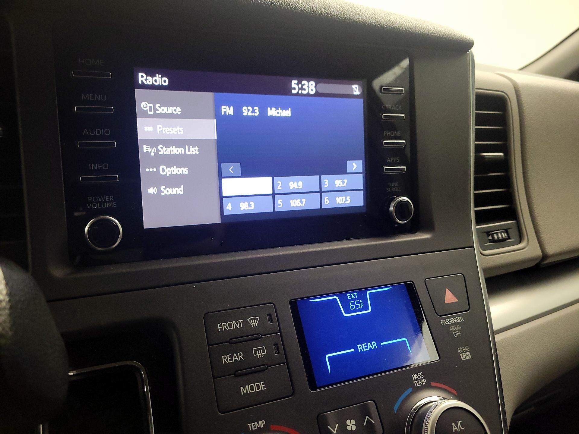 Thumbnail: 2018 Toyota Sienna - 15