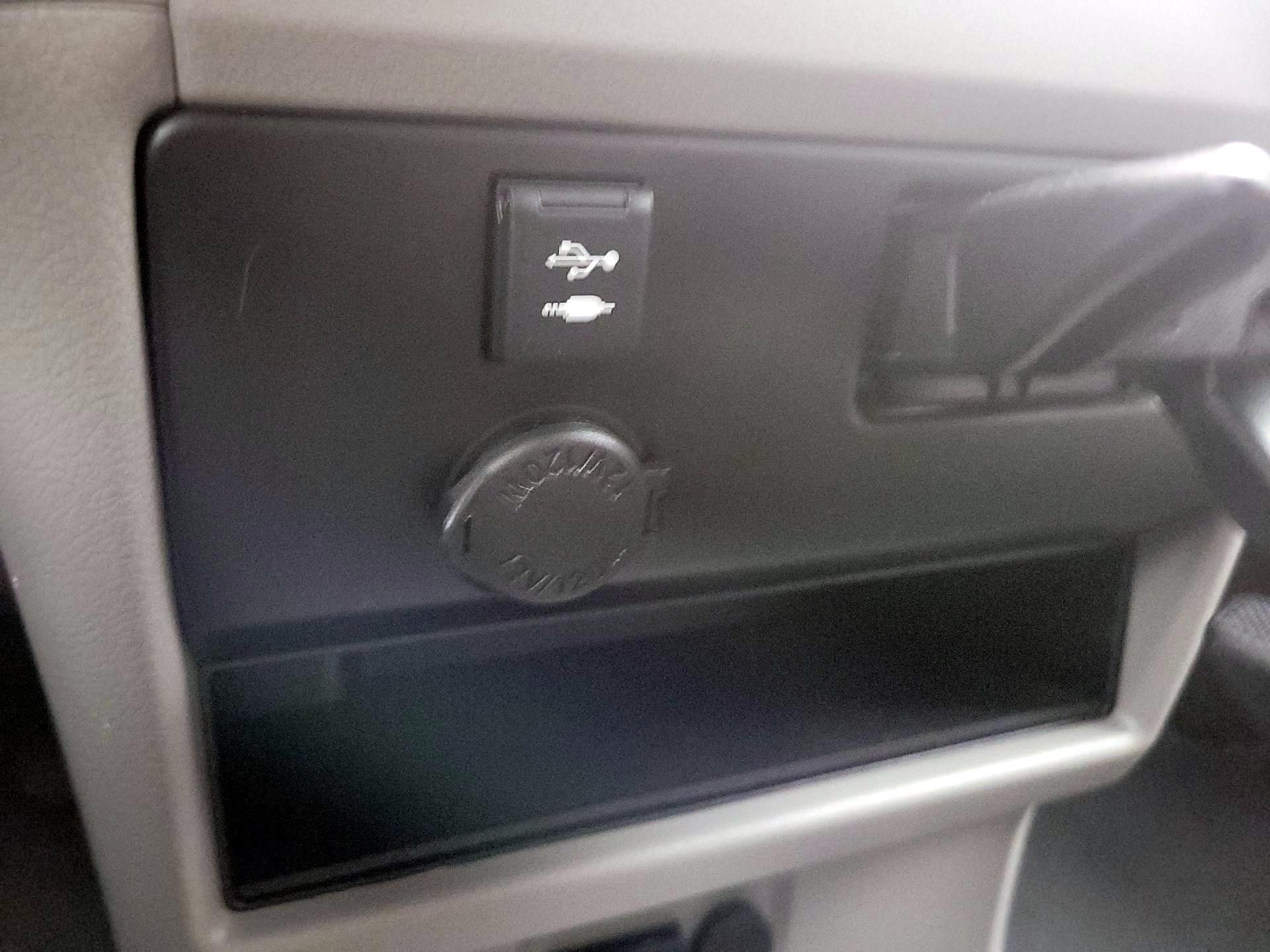 Thumbnail: 2018 Toyota Sienna - 18