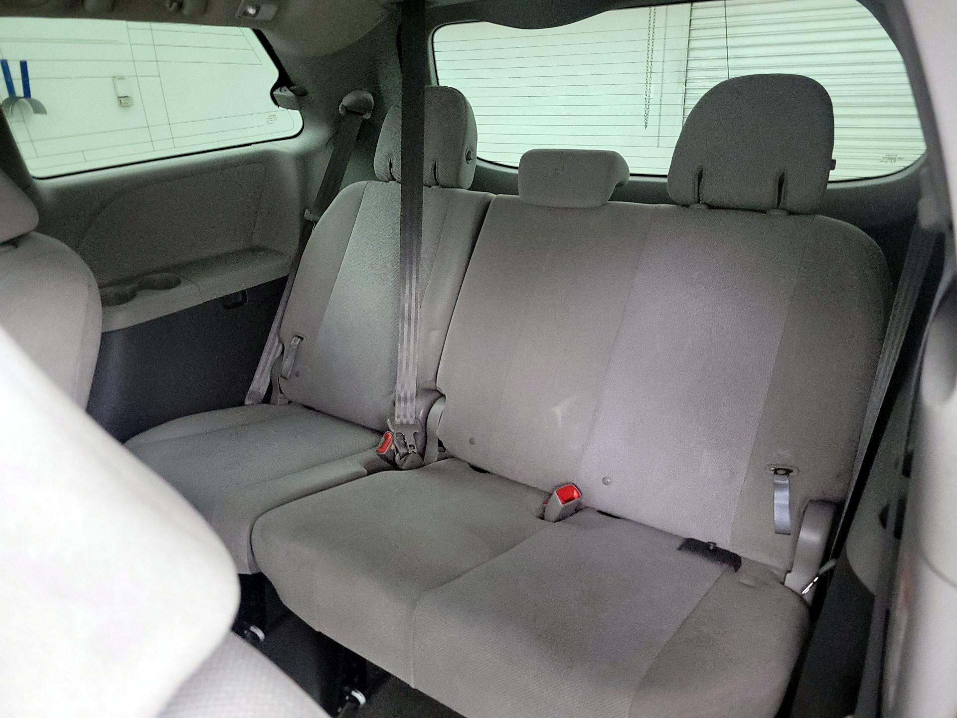 Thumbnail: 2018 Toyota Sienna - 20