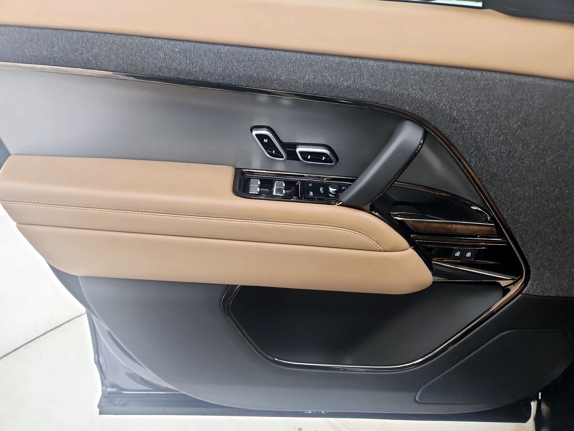 Thumbnail: 2024 Land Rover Range Rover Sport - 12