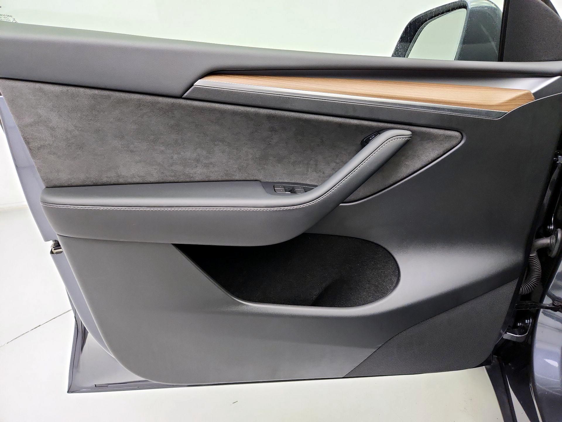 Thumbnail: 2023 Tesla Model Y - 12