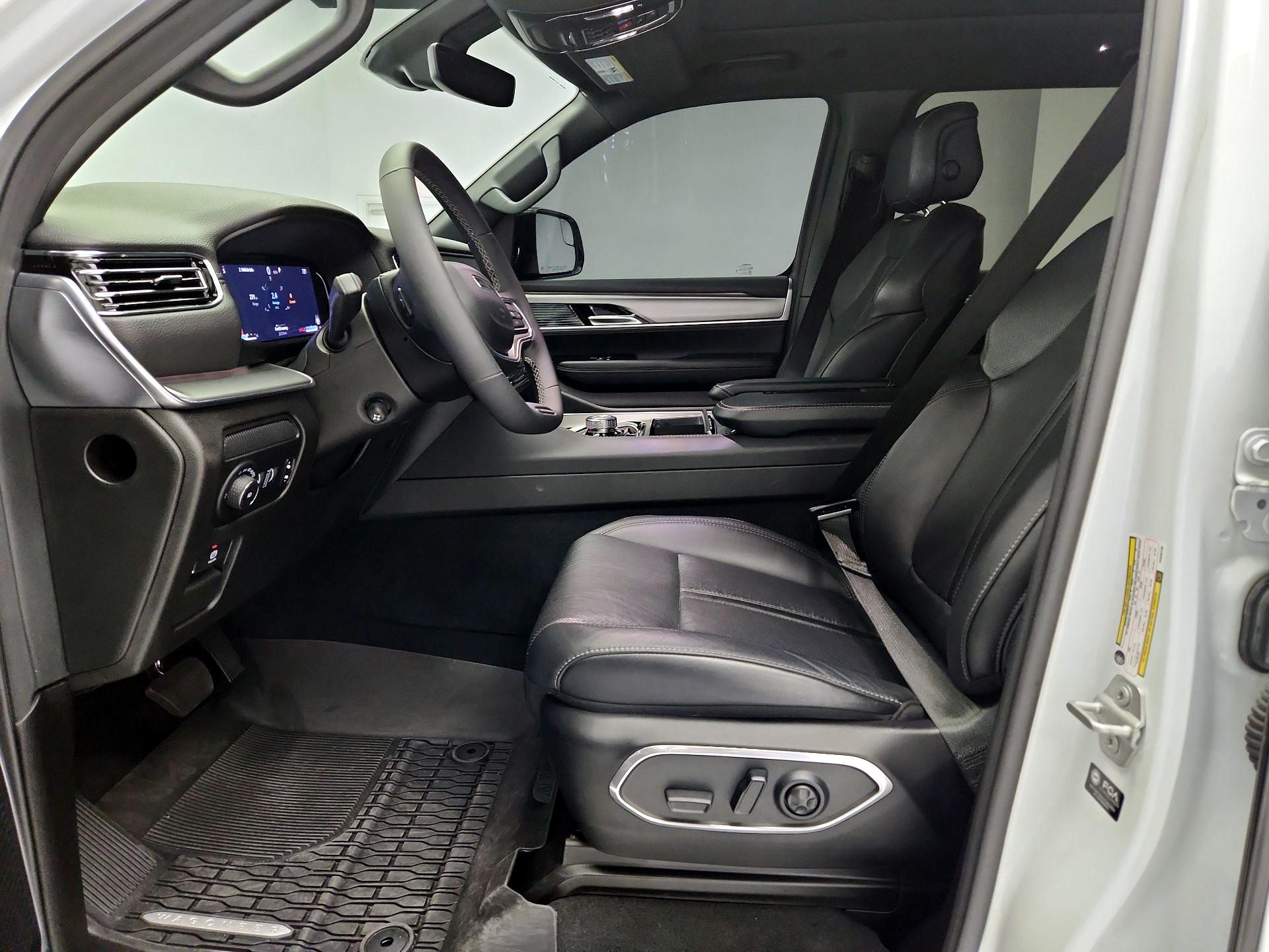 Thumbnail: 2023 Jeep Wagoneer - 11