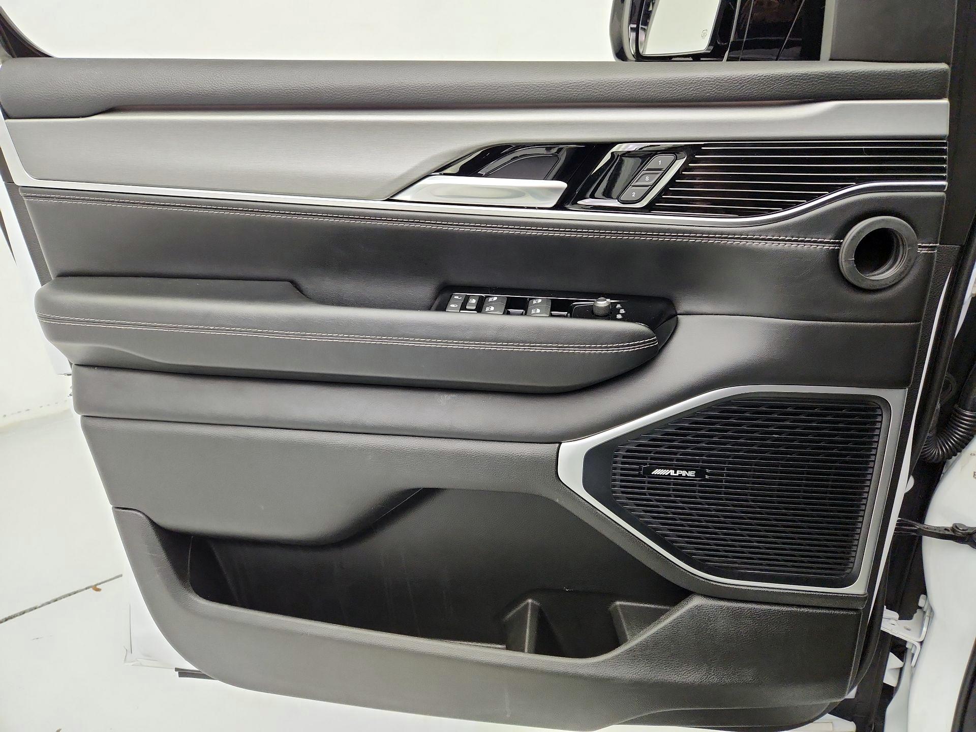 Thumbnail: 2023 Jeep Wagoneer - 12