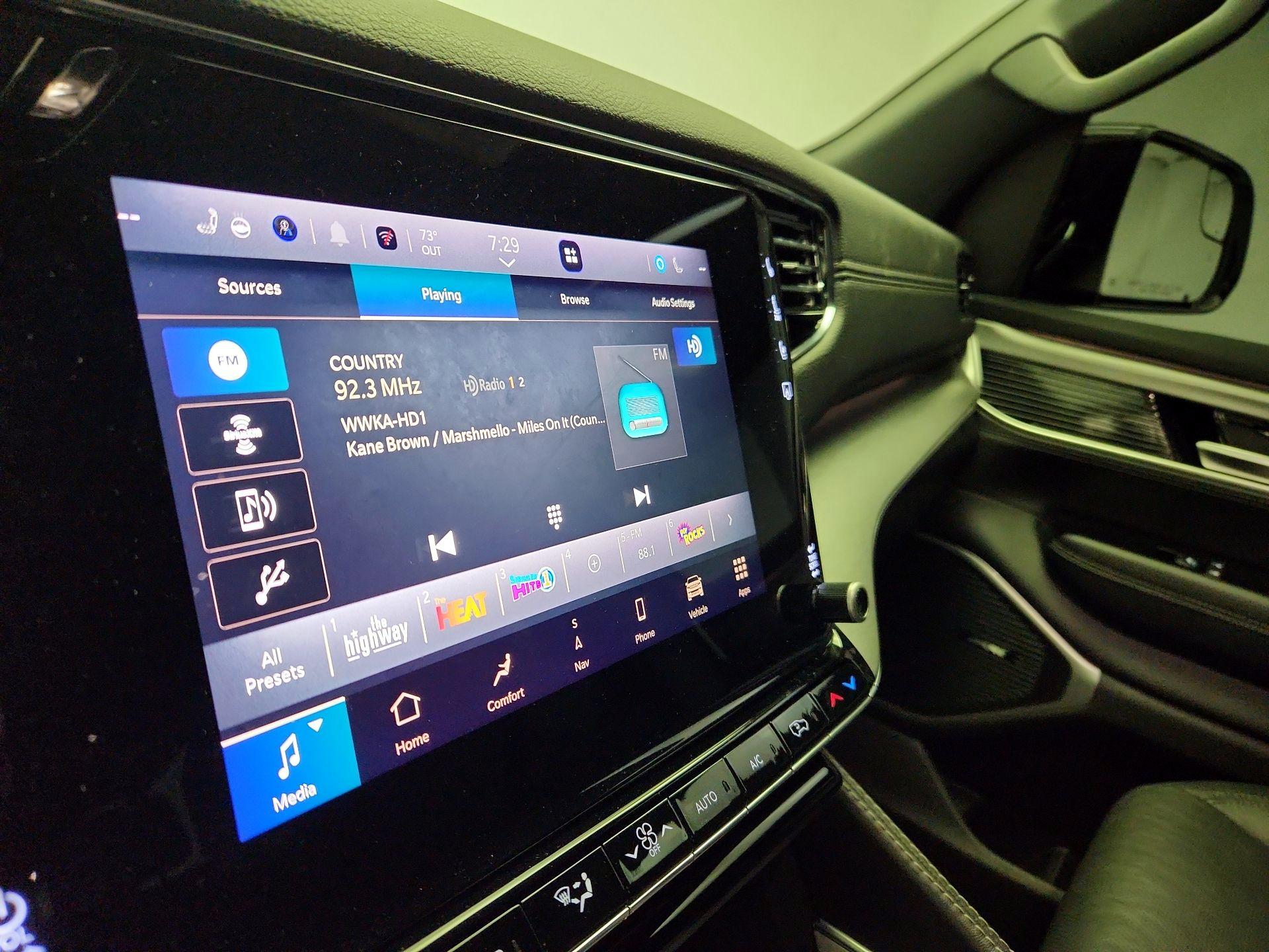 Thumbnail: 2023 Jeep Wagoneer - 16