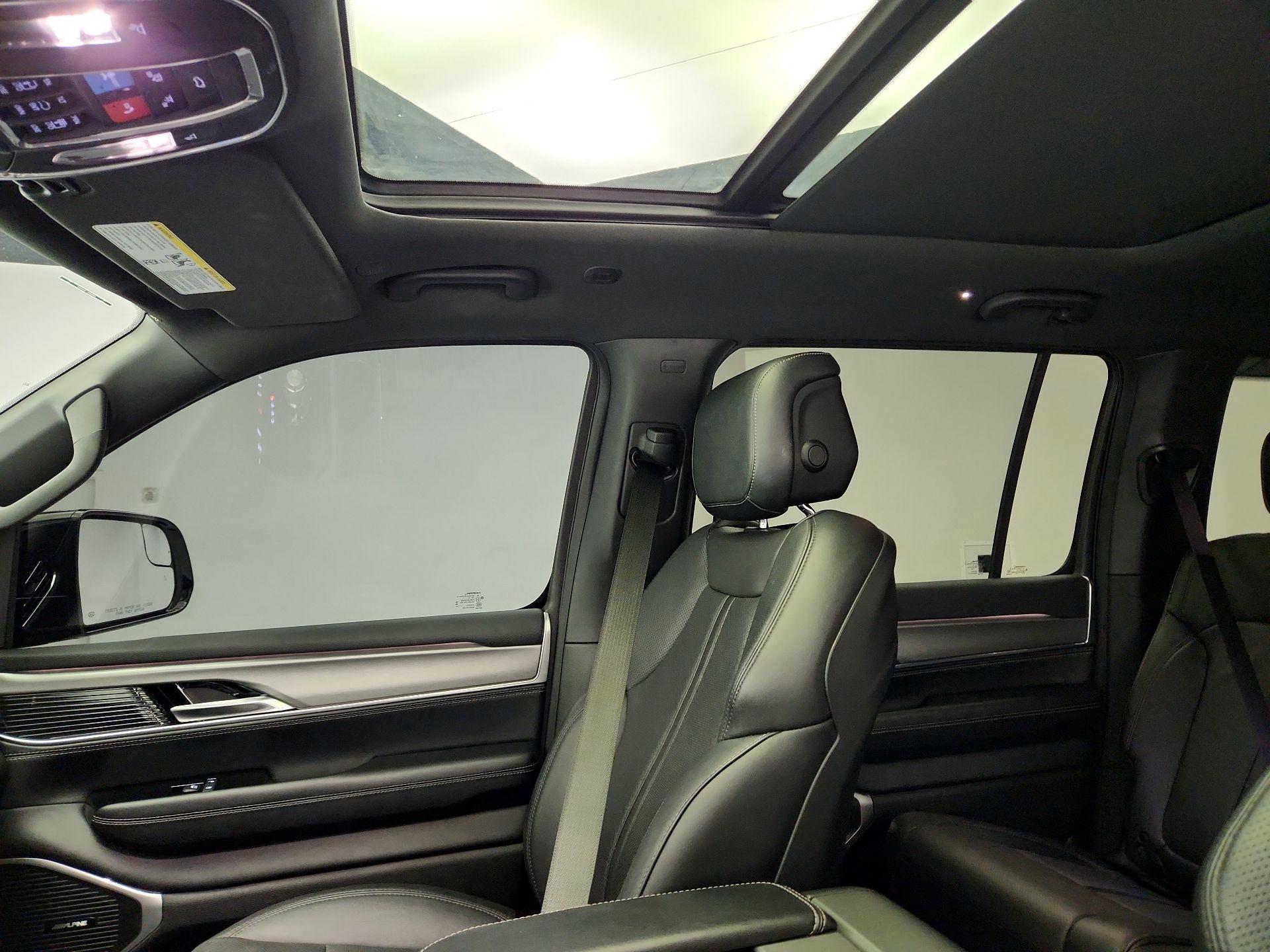 Thumbnail: 2023 Jeep Wagoneer - 20