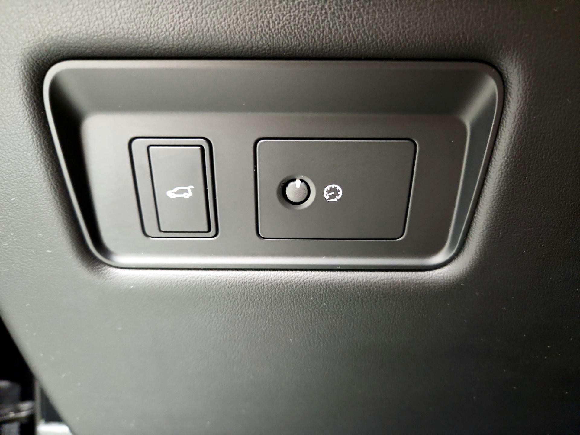 Thumbnail: 2020 Land Rover Range Rover Sport - 13