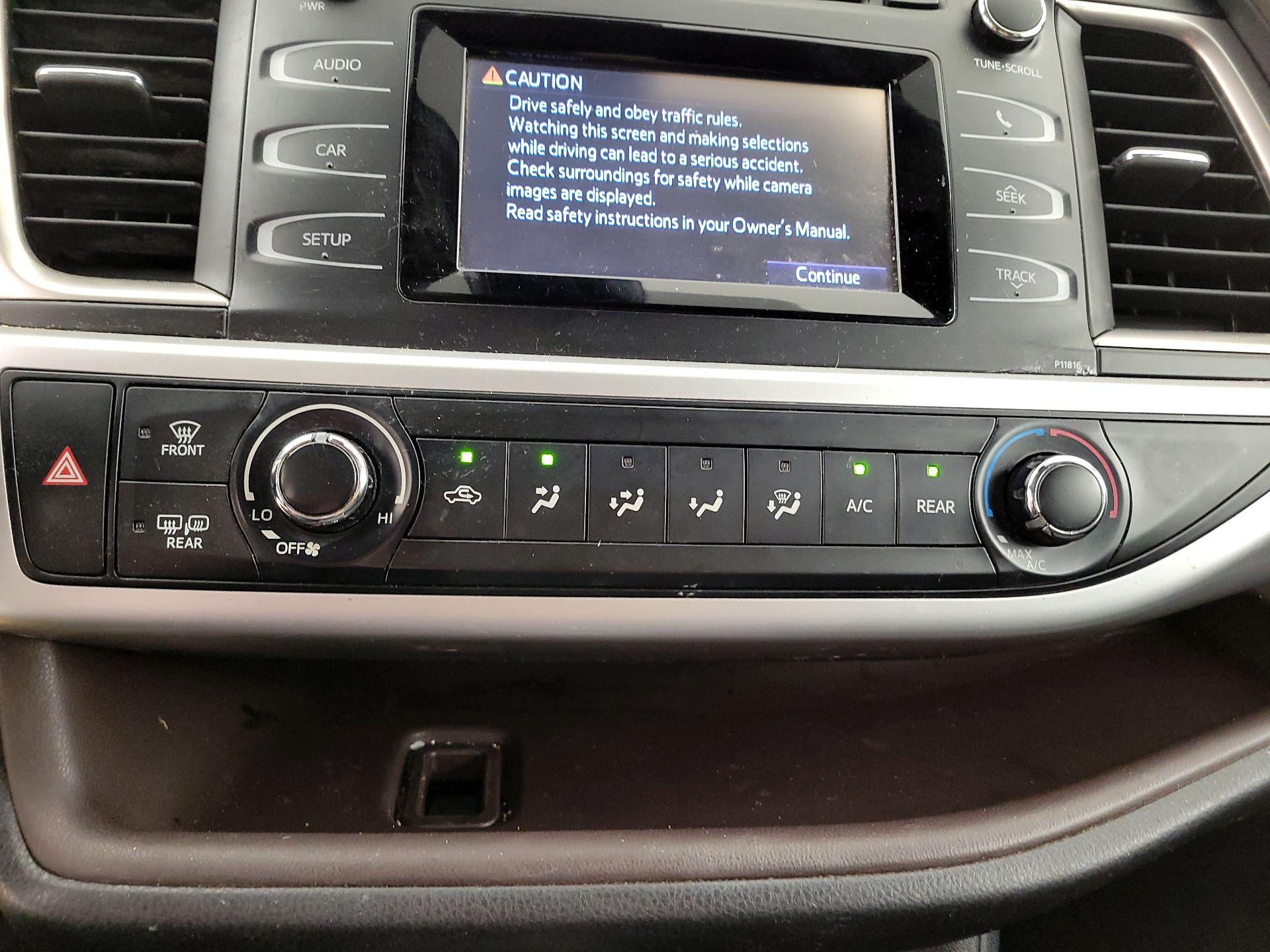 Thumbnail: 2019 Toyota Highlander - 16