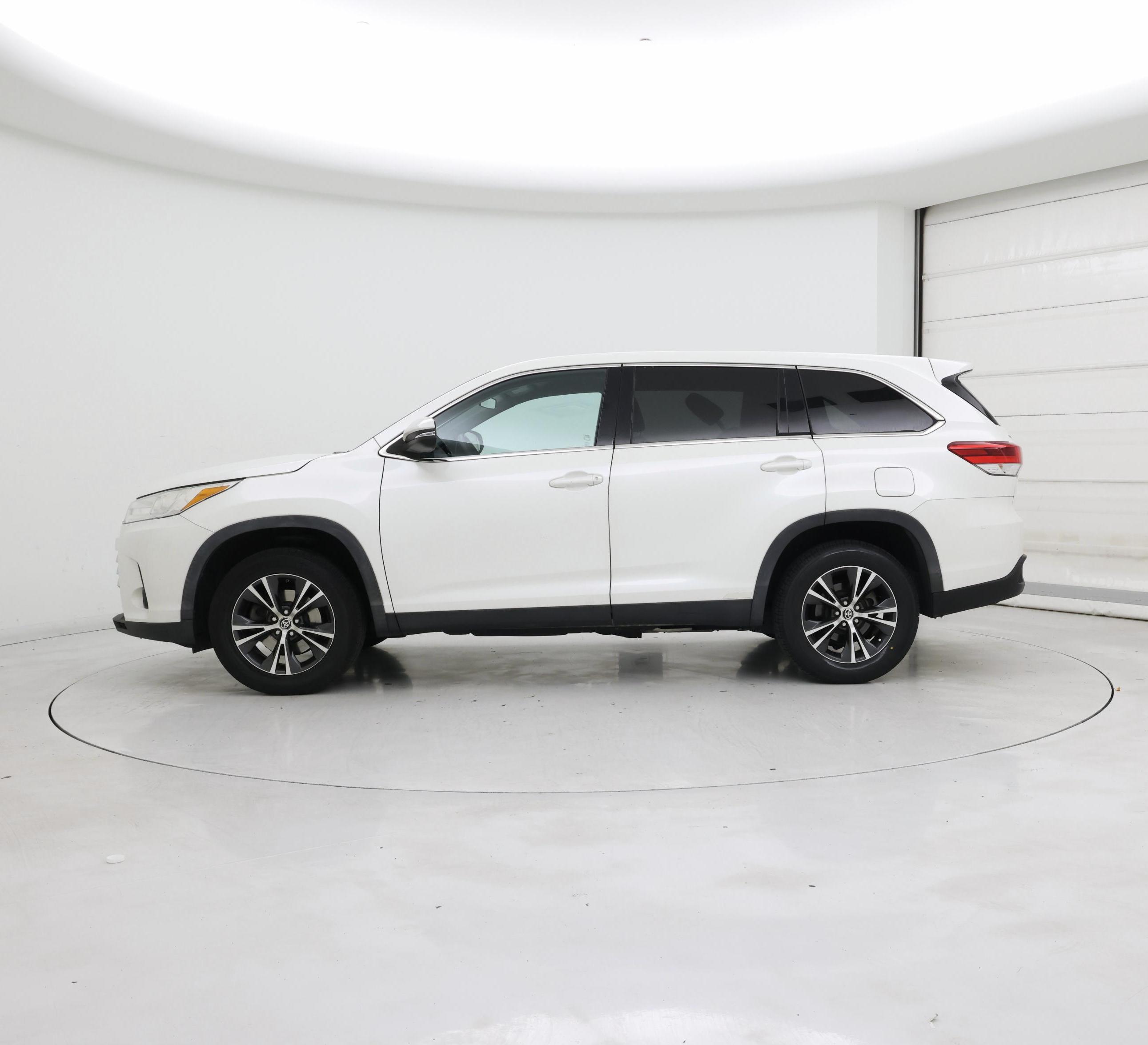 Thumbnail: 2019 Toyota Highlander - 3