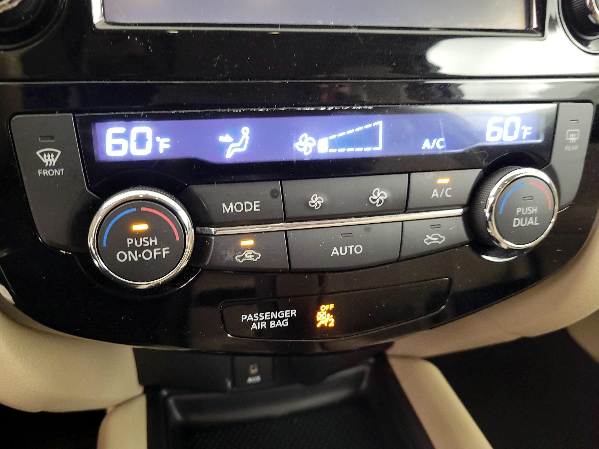 Thumbnail: 2015 Nissan Rogue - 17