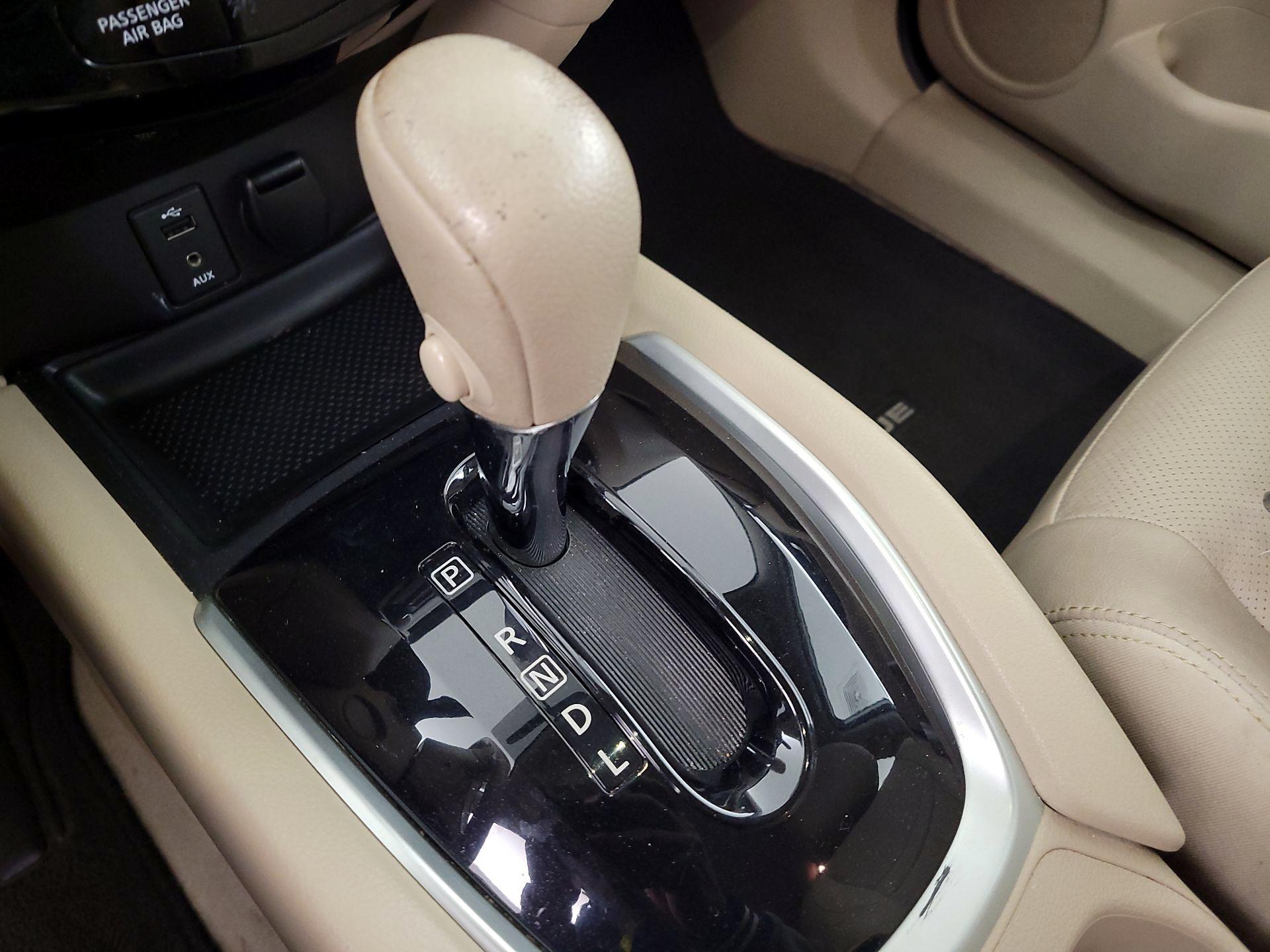 Thumbnail: 2015 Nissan Rogue - 18