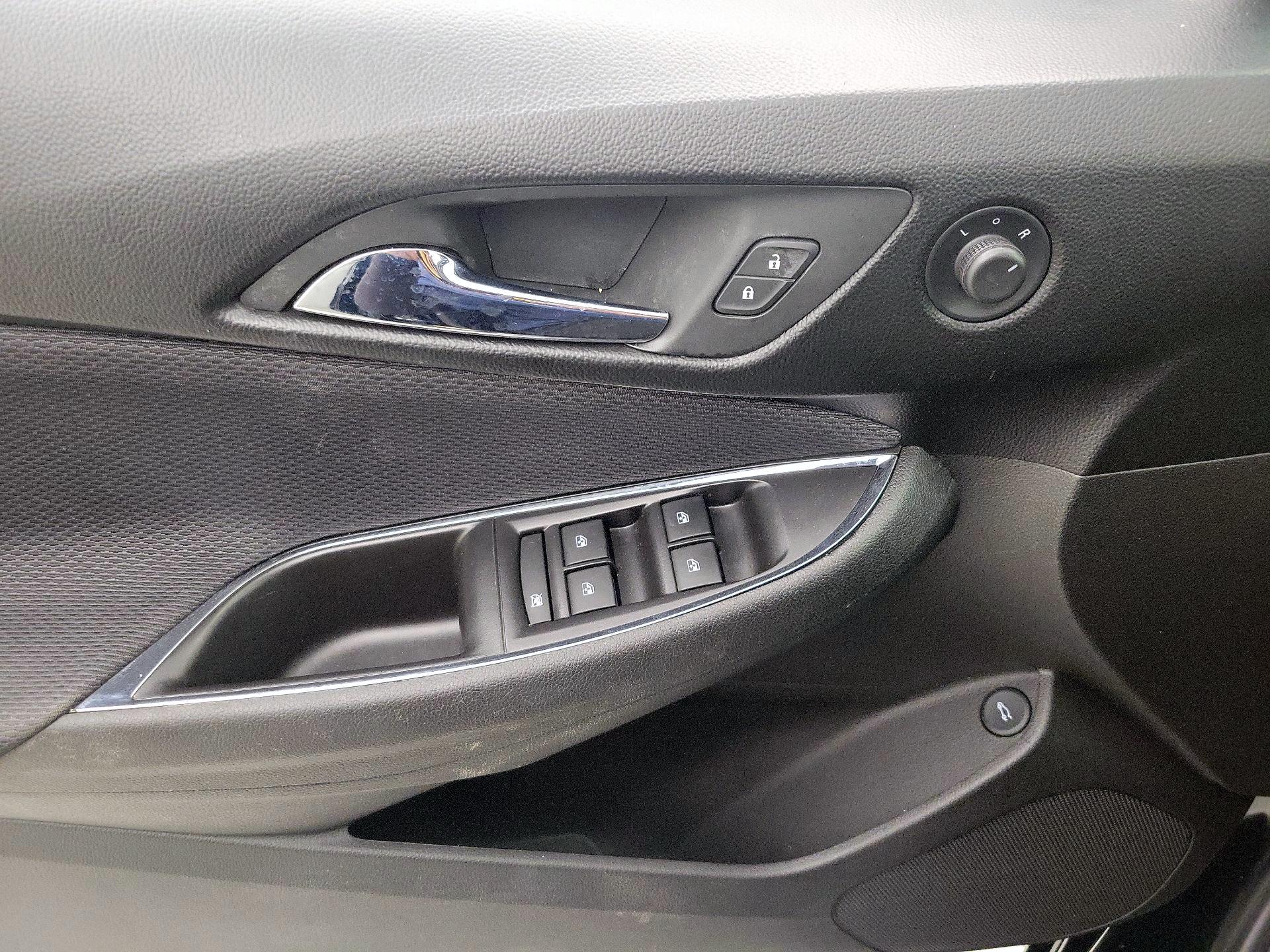 Thumbnail: 2018 Chevrolet Cruze - 12