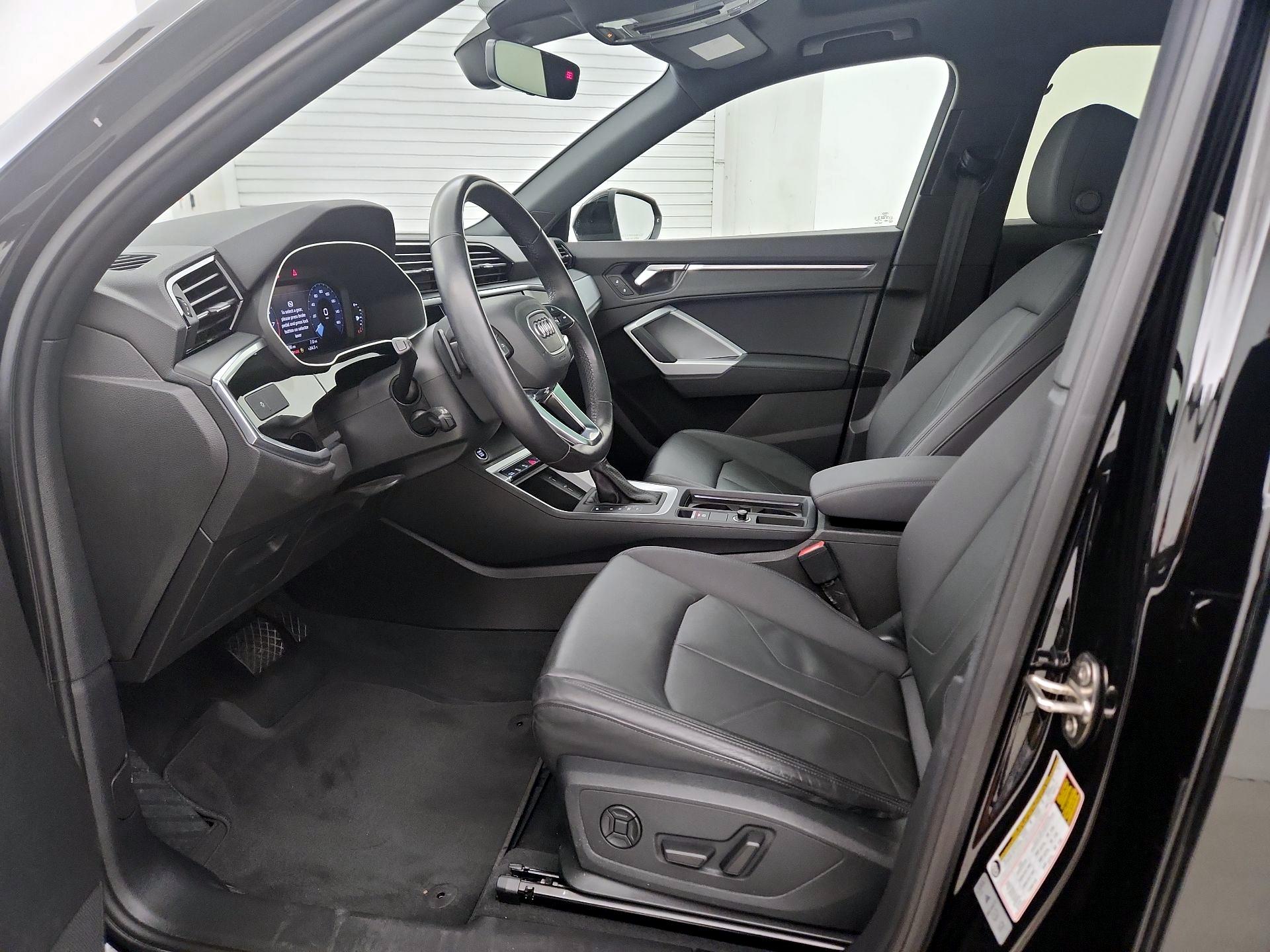 Thumbnail: 2021 Audi Q3 - 11