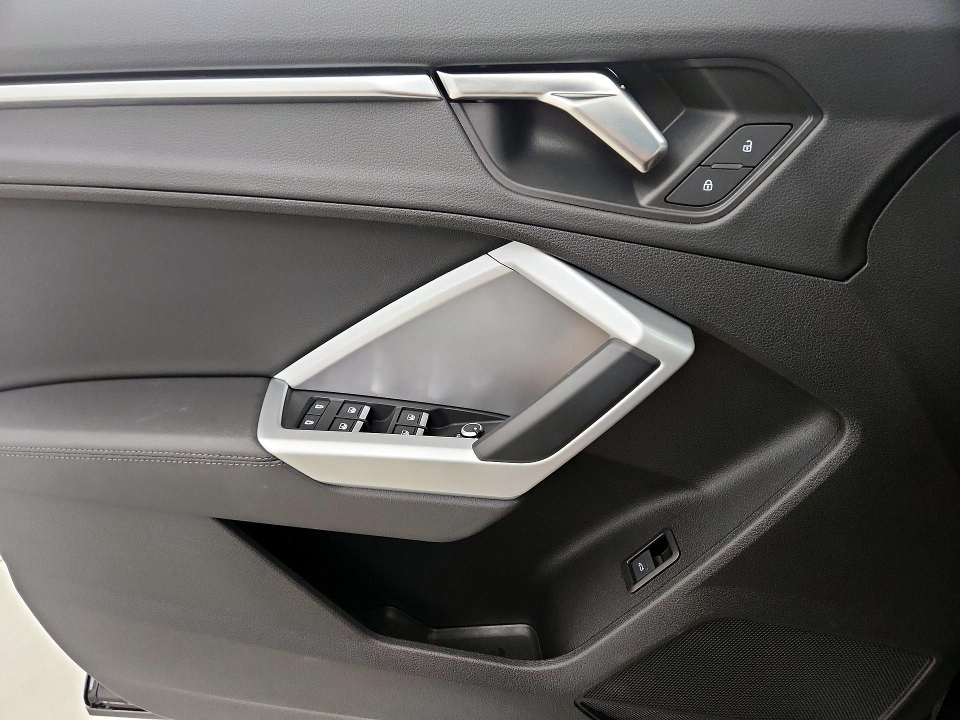 Thumbnail: 2021 Audi Q3 - 12