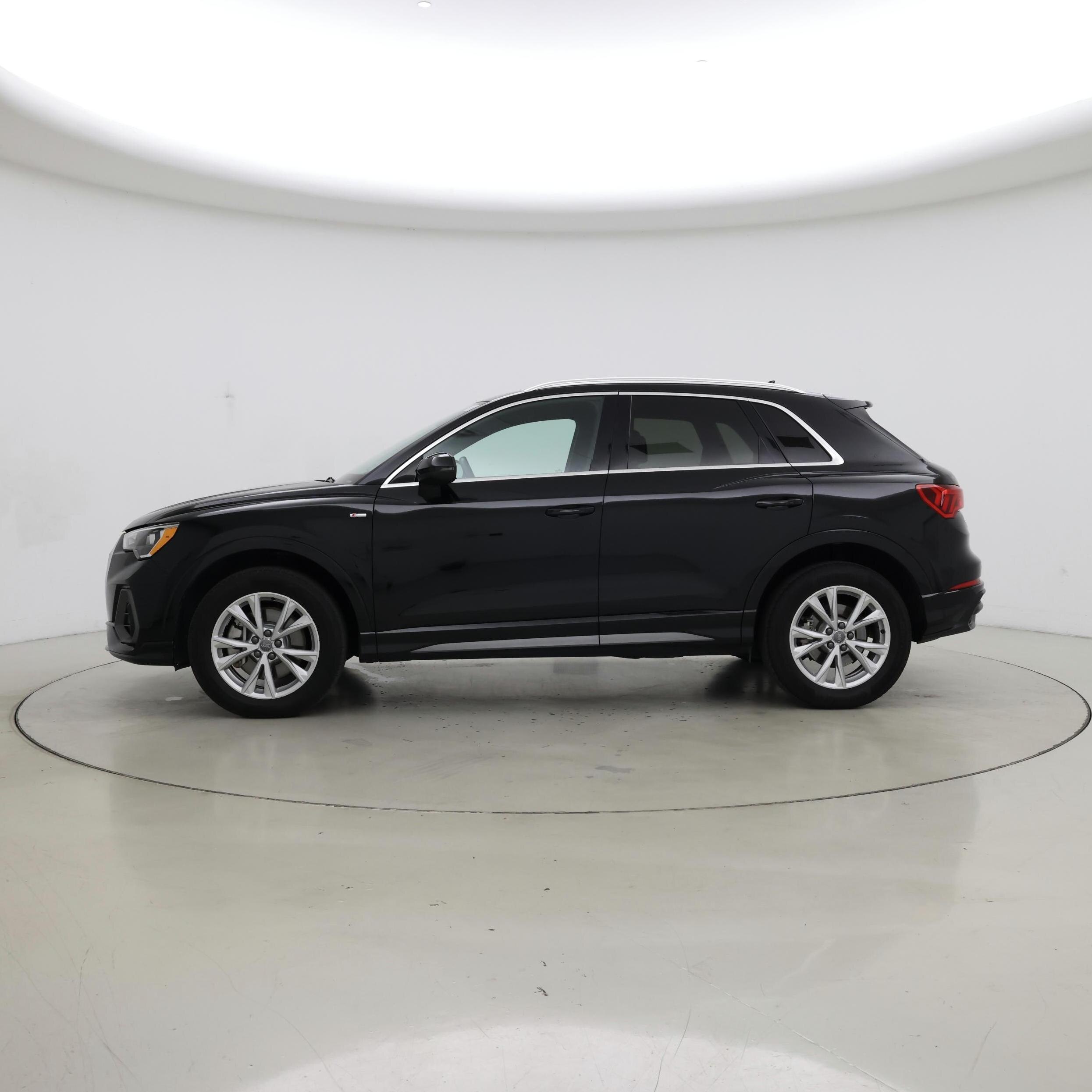 Thumbnail: 2021 Audi Q3 - 3