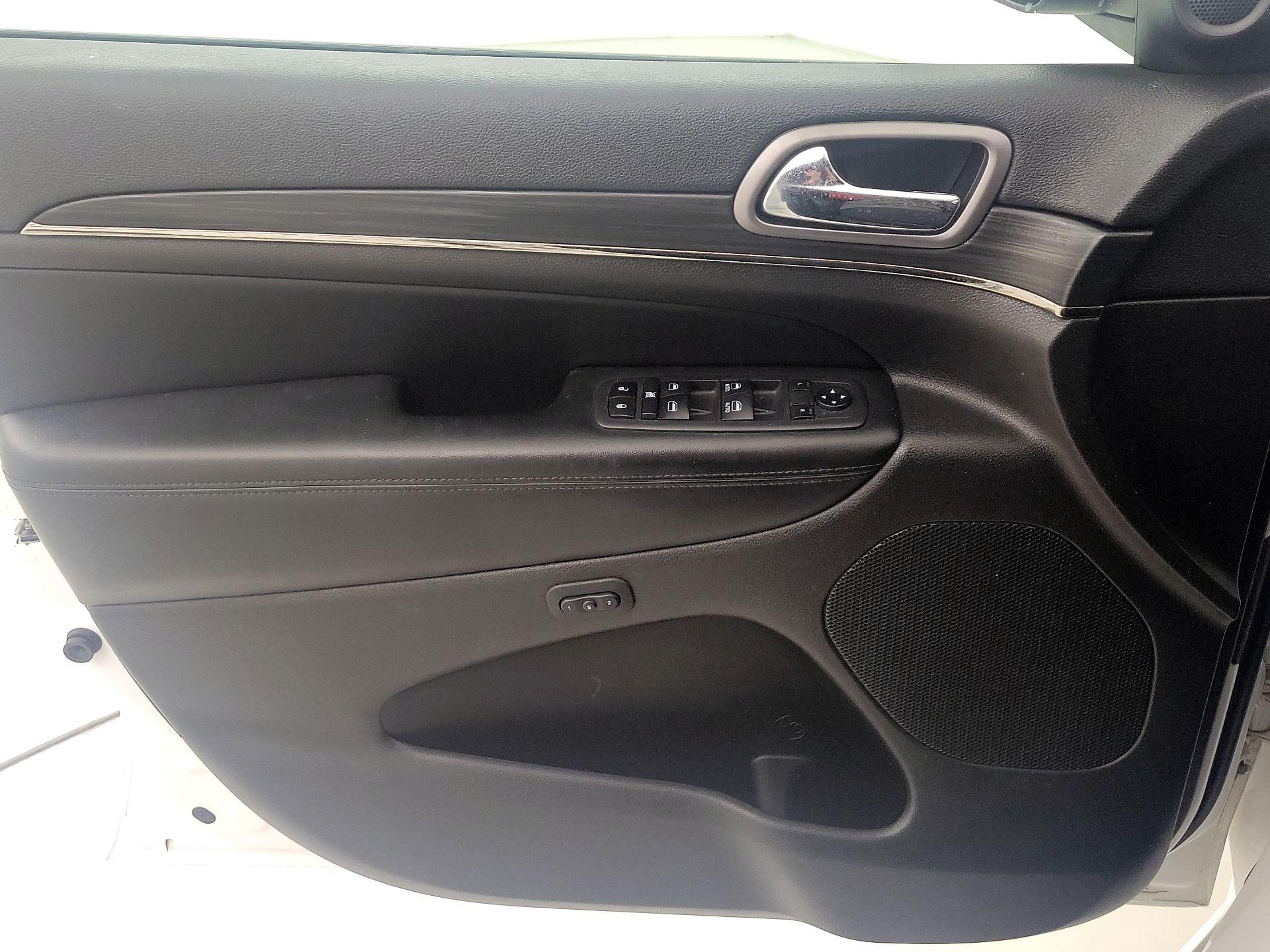 Thumbnail: 2019 Jeep Grand Cherokee - 12